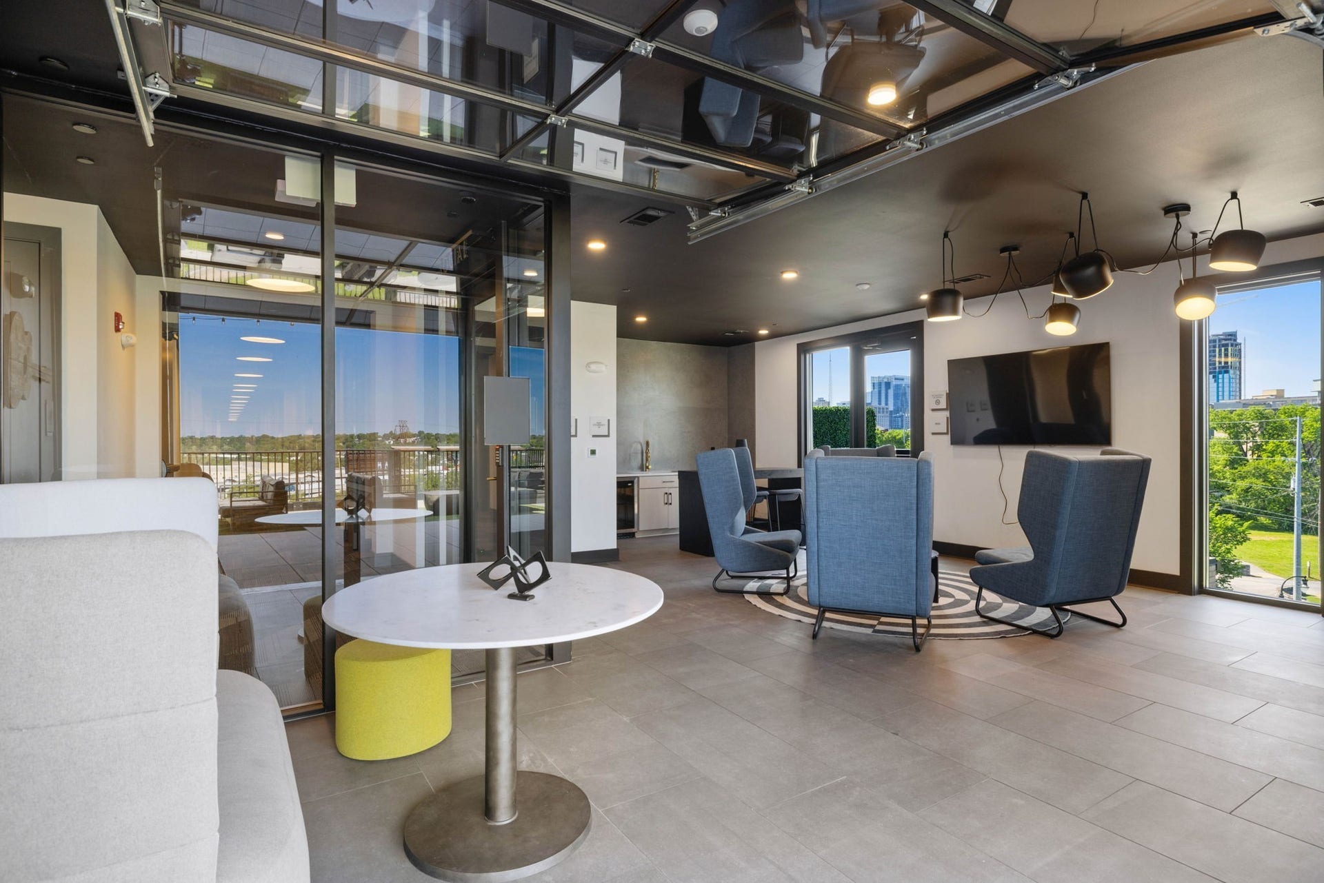 65 Lindsley Ave, #412, Nashville, TN 37210 Roof top lounge