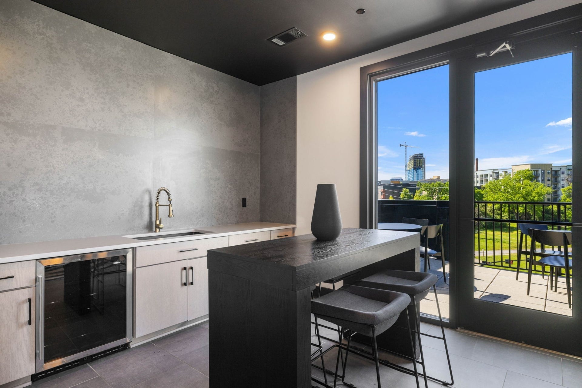 65 Lindsley Ave, #412, Nashville, TN 37210 Roof top kitchenette