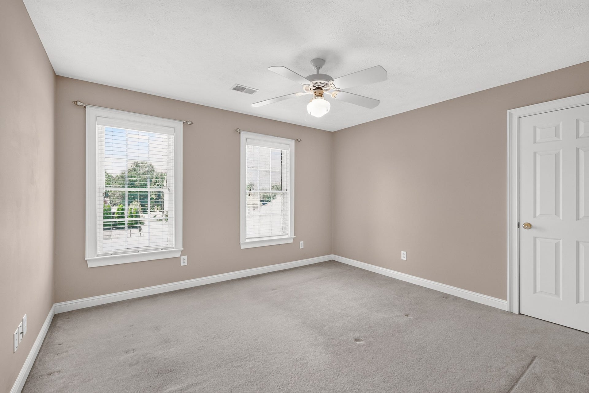 1040 Shoreham St, Murfreesboro, TN 37130 1040 Shoreham St, Murfreesboro, TN 37130
