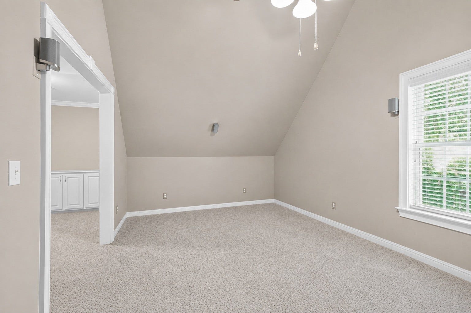 1040 Shoreham St, Murfreesboro, TN 37130 This photo has been virtually enhanced using AI. The wall color is conceptual and does not represent the current state of the home.