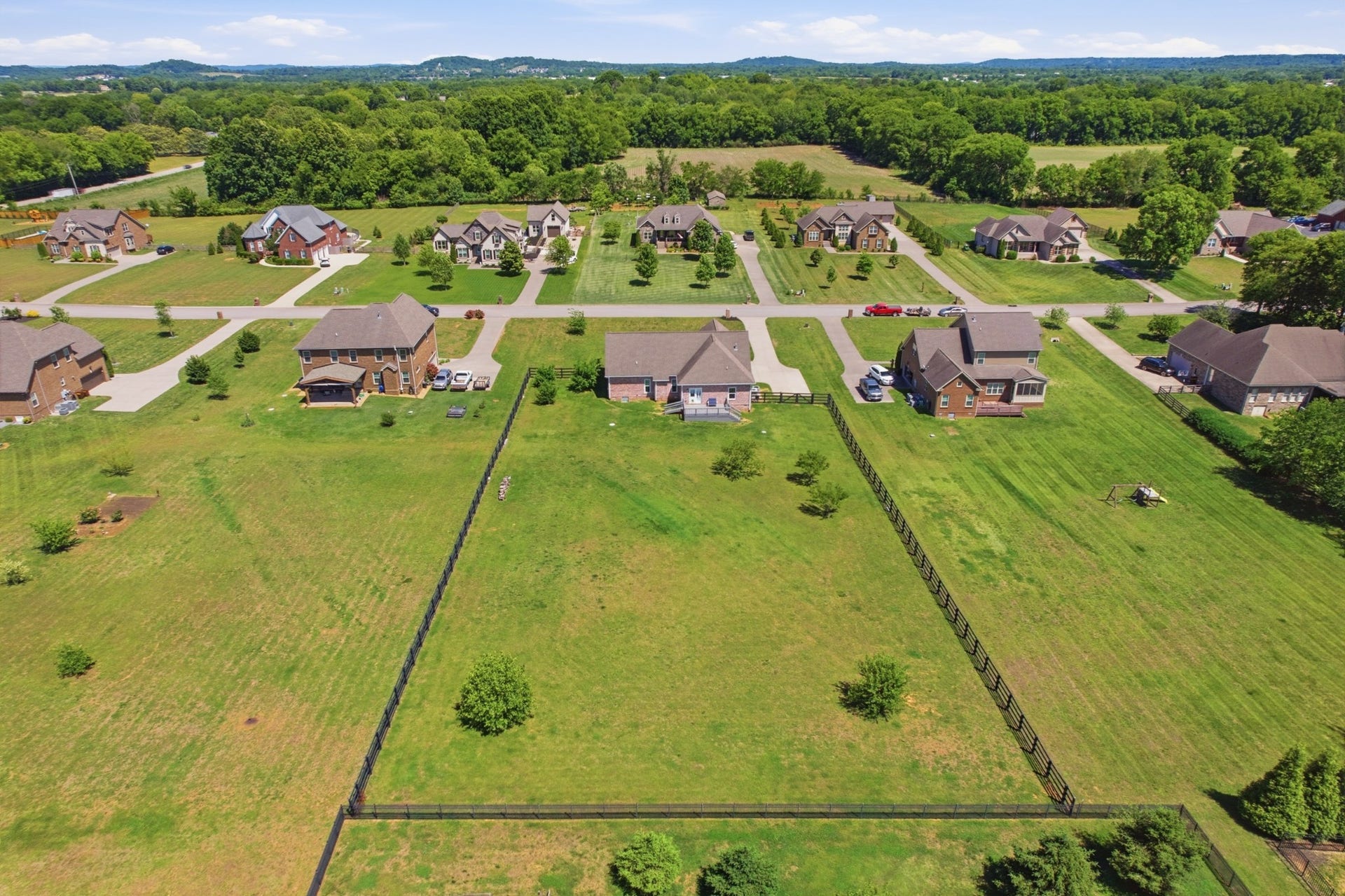 4016 Pleasant Gate Ln, Columbia, TN 38401 4016 Pleasant Gate Ln, Columbia, TN 38401