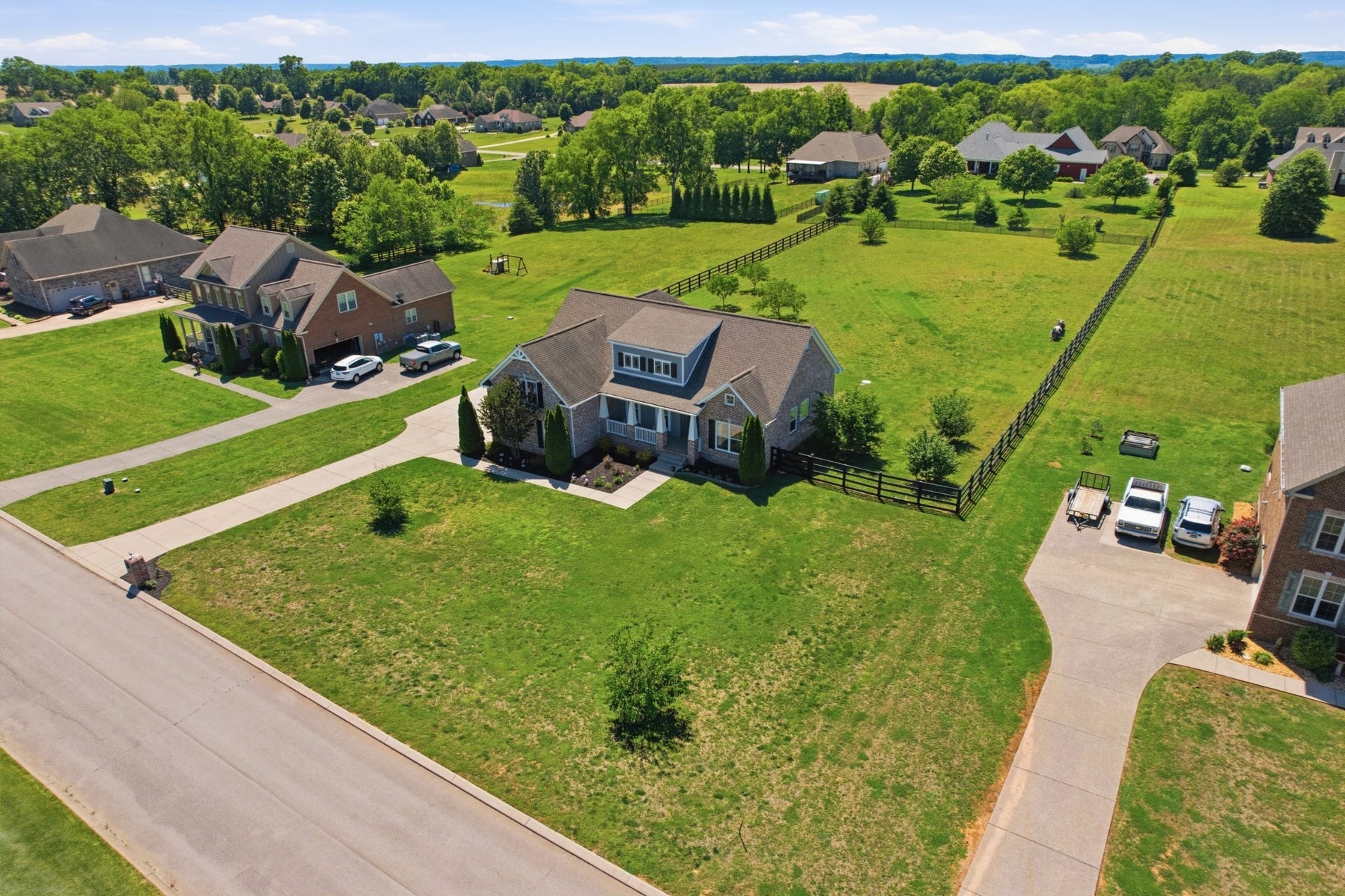 4016 Pleasant Gate Ln, Columbia, TN 38401 4016 Pleasant Gate Ln, Columbia, TN 38401