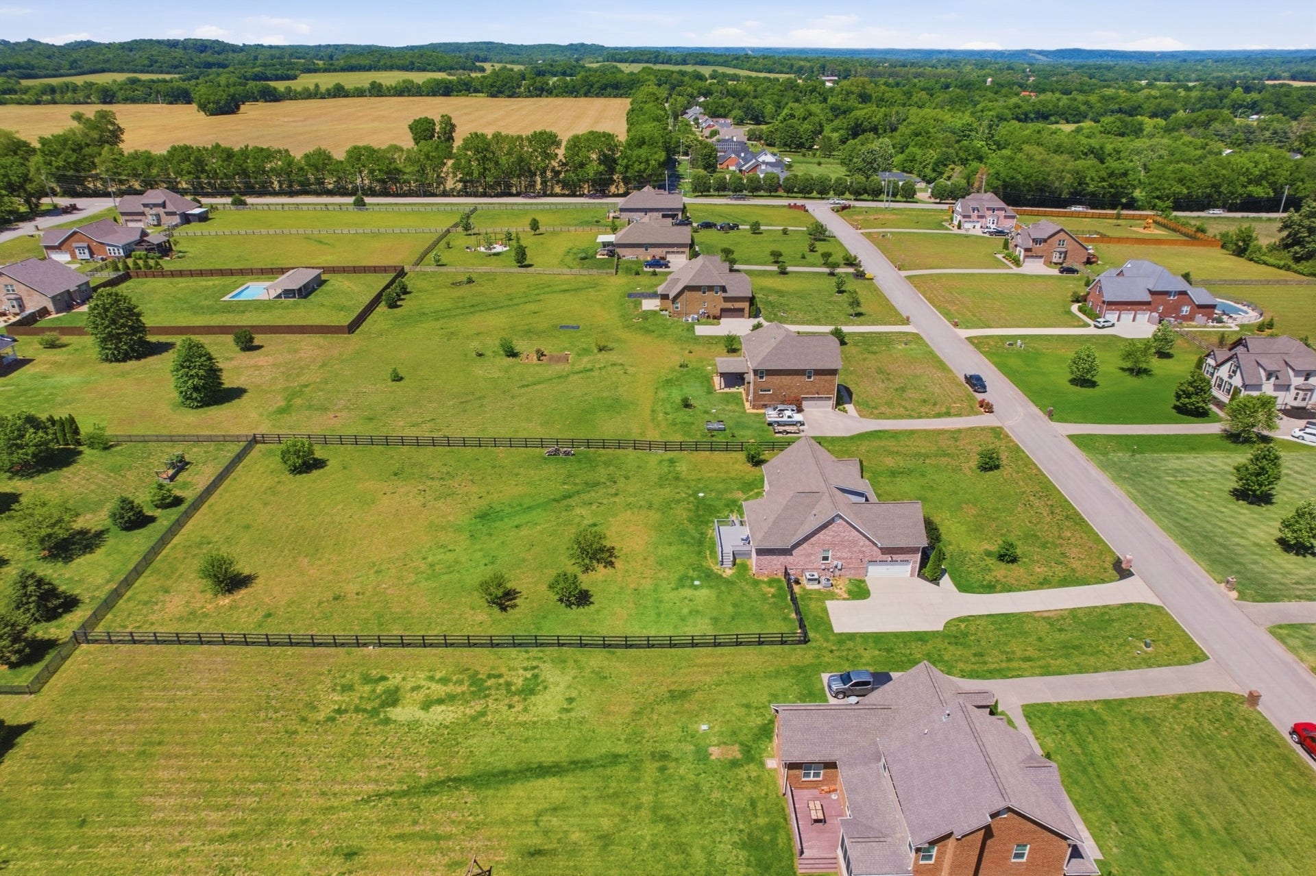 4016 Pleasant Gate Ln, Columbia, TN 38401 4016 Pleasant Gate Ln, Columbia, TN 38401