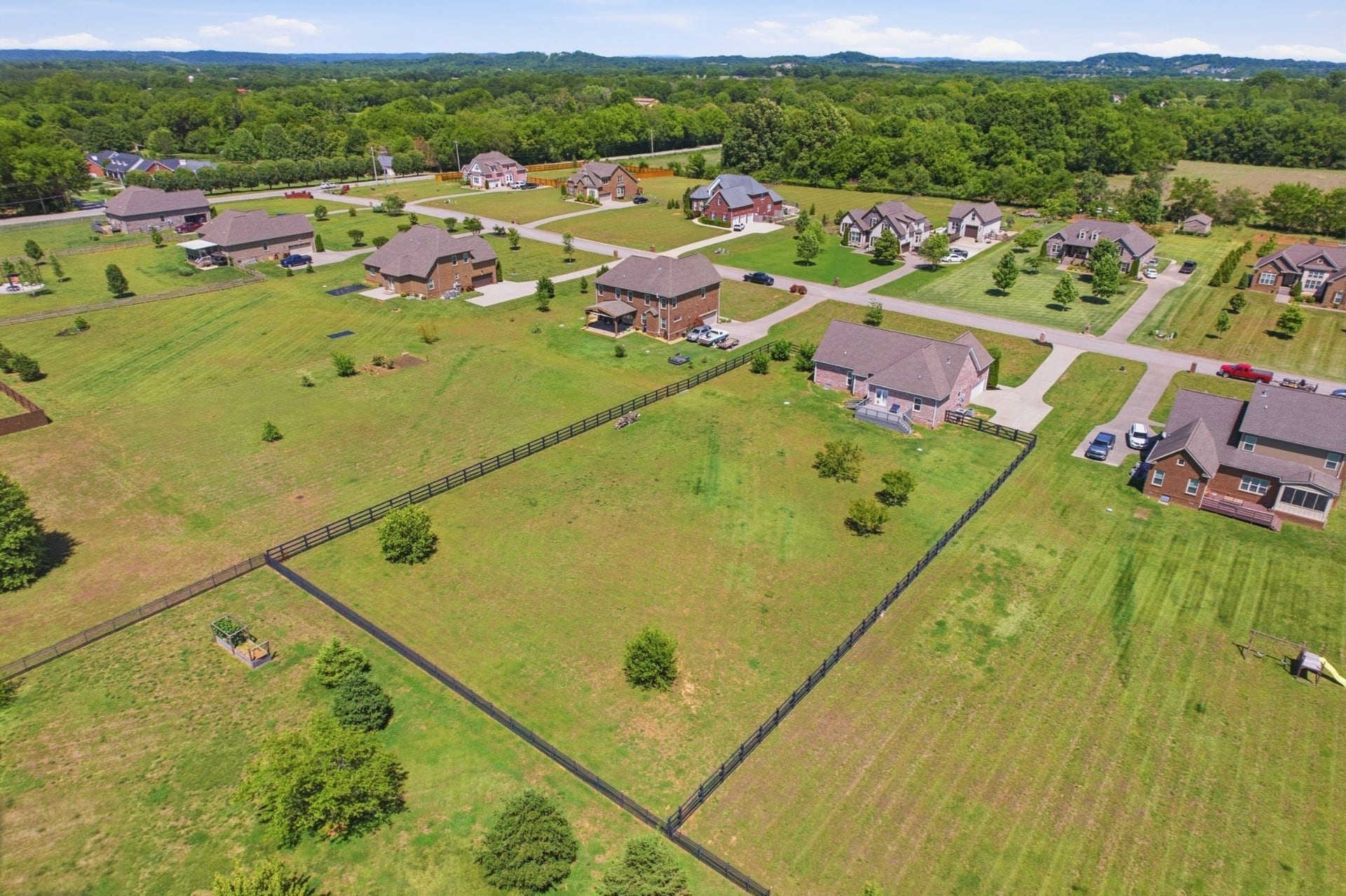 4016 Pleasant Gate Ln, Columbia, TN 38401 4016 Pleasant Gate Ln, Columbia, TN 38401