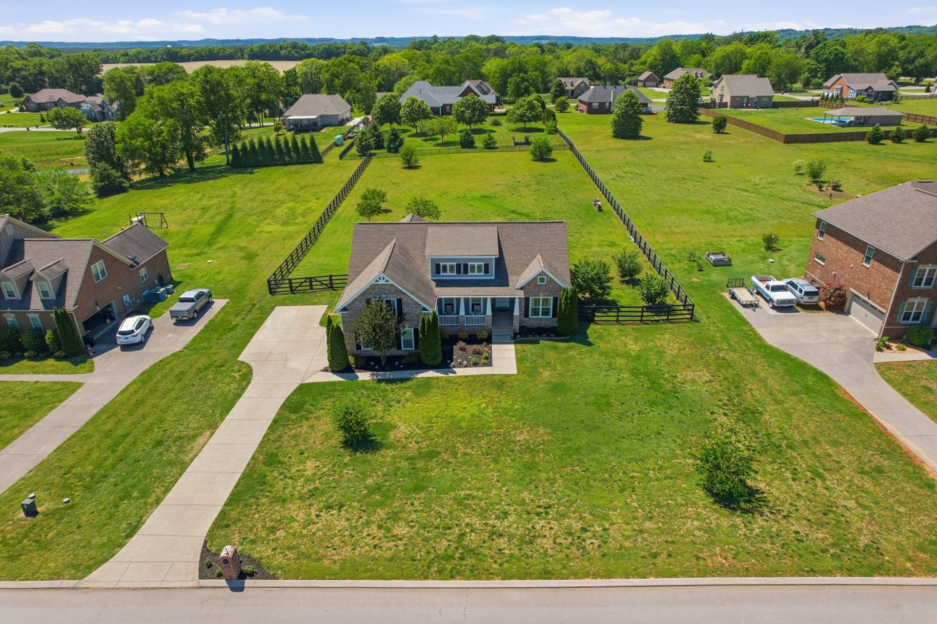 4016 Pleasant Gate Ln, Columbia, TN 38401 4016 Pleasant Gate Ln, Columbia, TN 38401