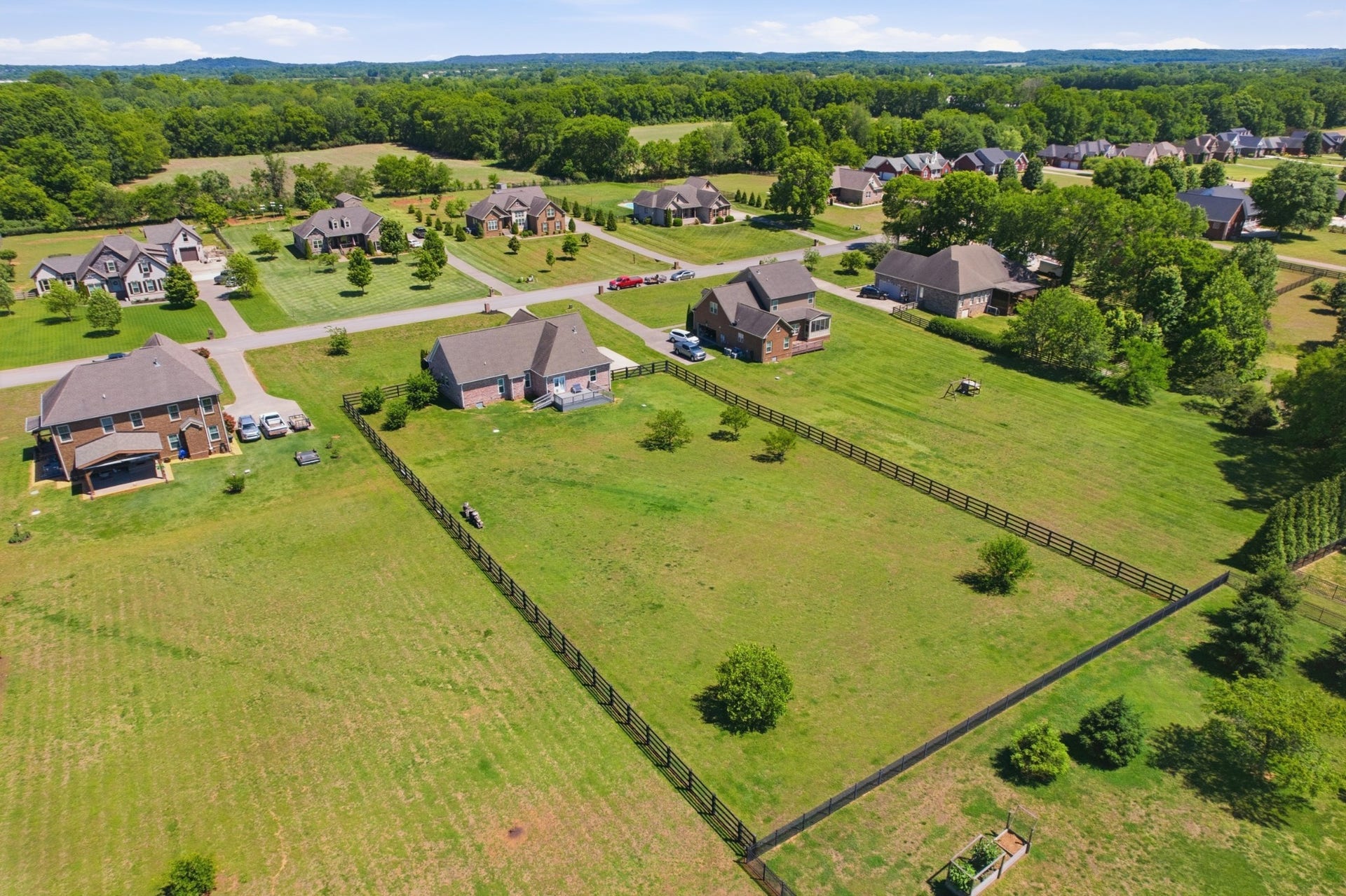 4016 Pleasant Gate Ln, Columbia, TN 38401 4016 Pleasant Gate Ln, Columbia, TN 38401