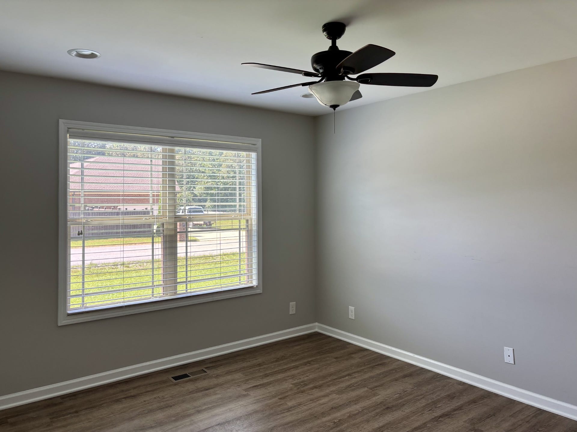76 Al White Dr, Manchester, TN 37355 Main Bedroom w/ full Bath