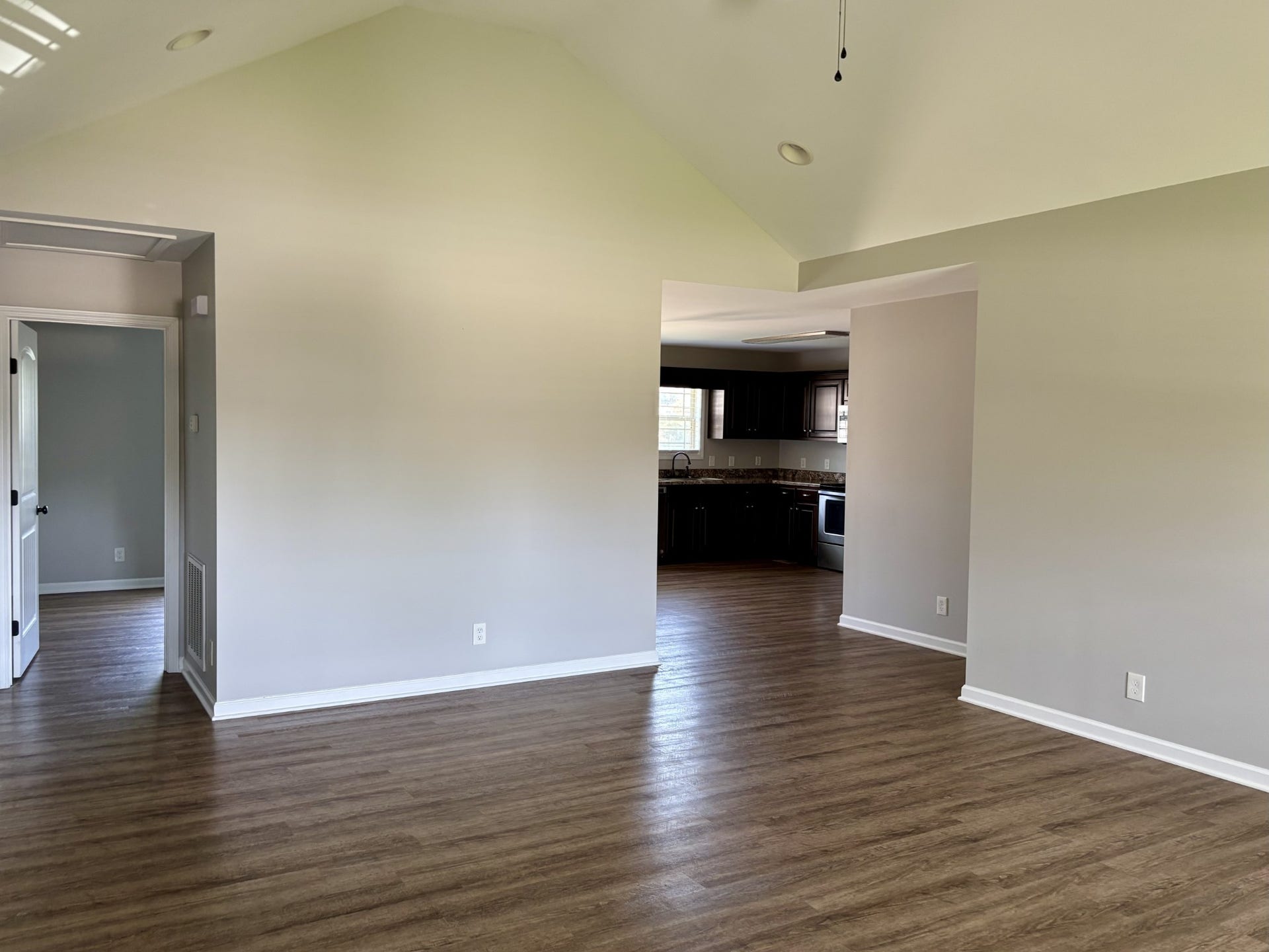 76 Al White Dr, Manchester, TN 37355 Living Room