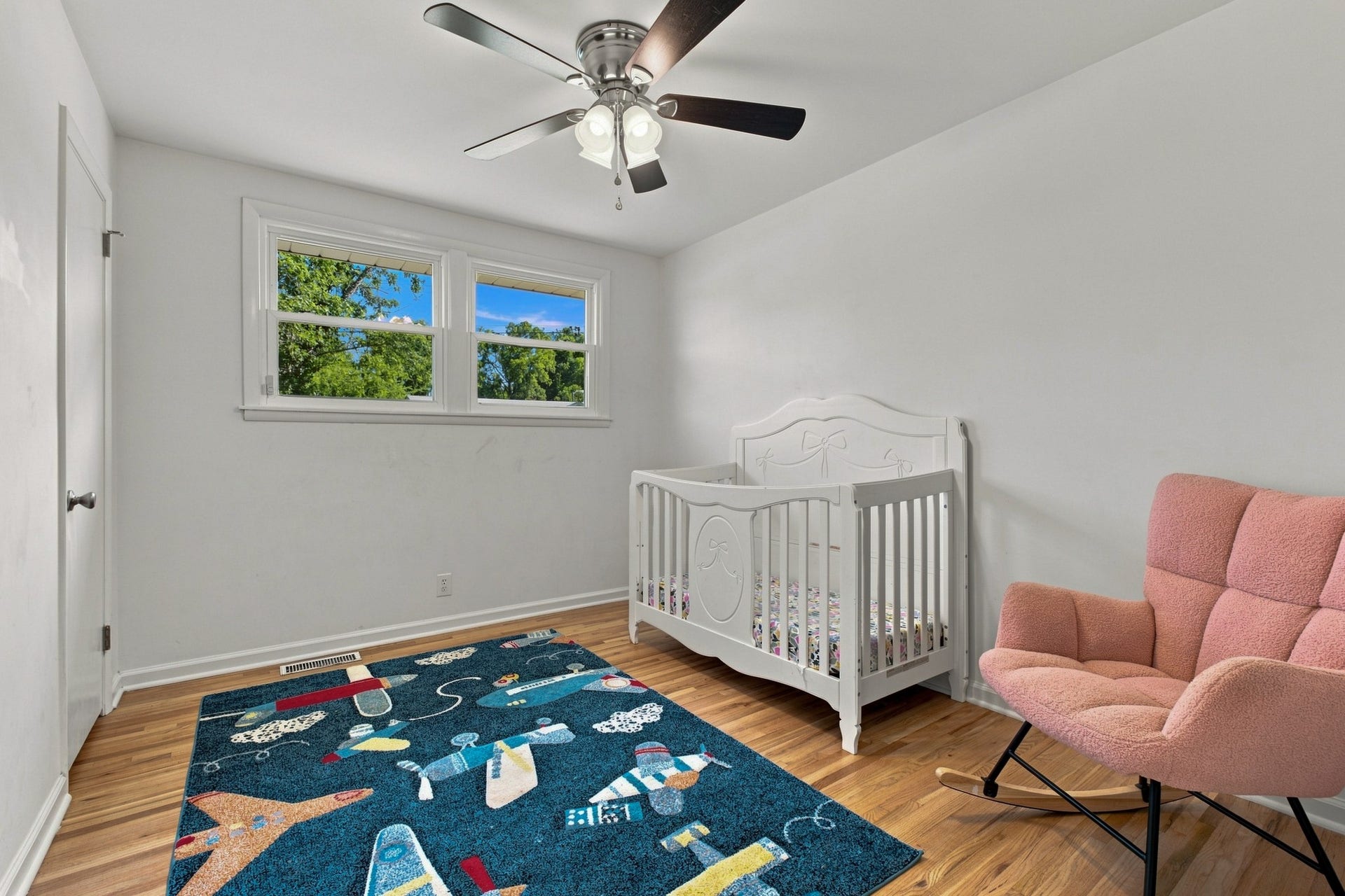 3312 Masonwood Dr, Nashville, TN 37207 Filled with natural light, this forth versatile bedroom offers hardwood floors, a neutral color palette, and flexible space for a nursery, guest room, or home office.