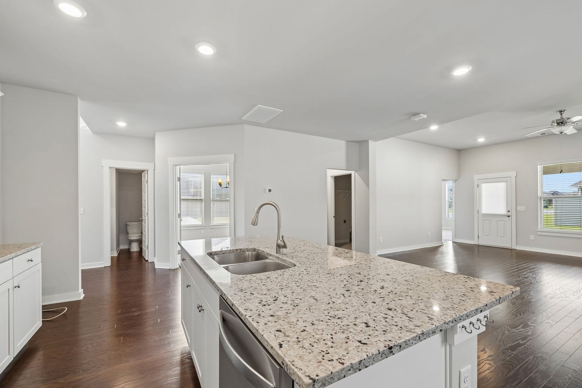 854 Sapphire Dr, Murfreesboro, TN 37128 854 Sapphire Dr, Murfreesboro, TN 37128