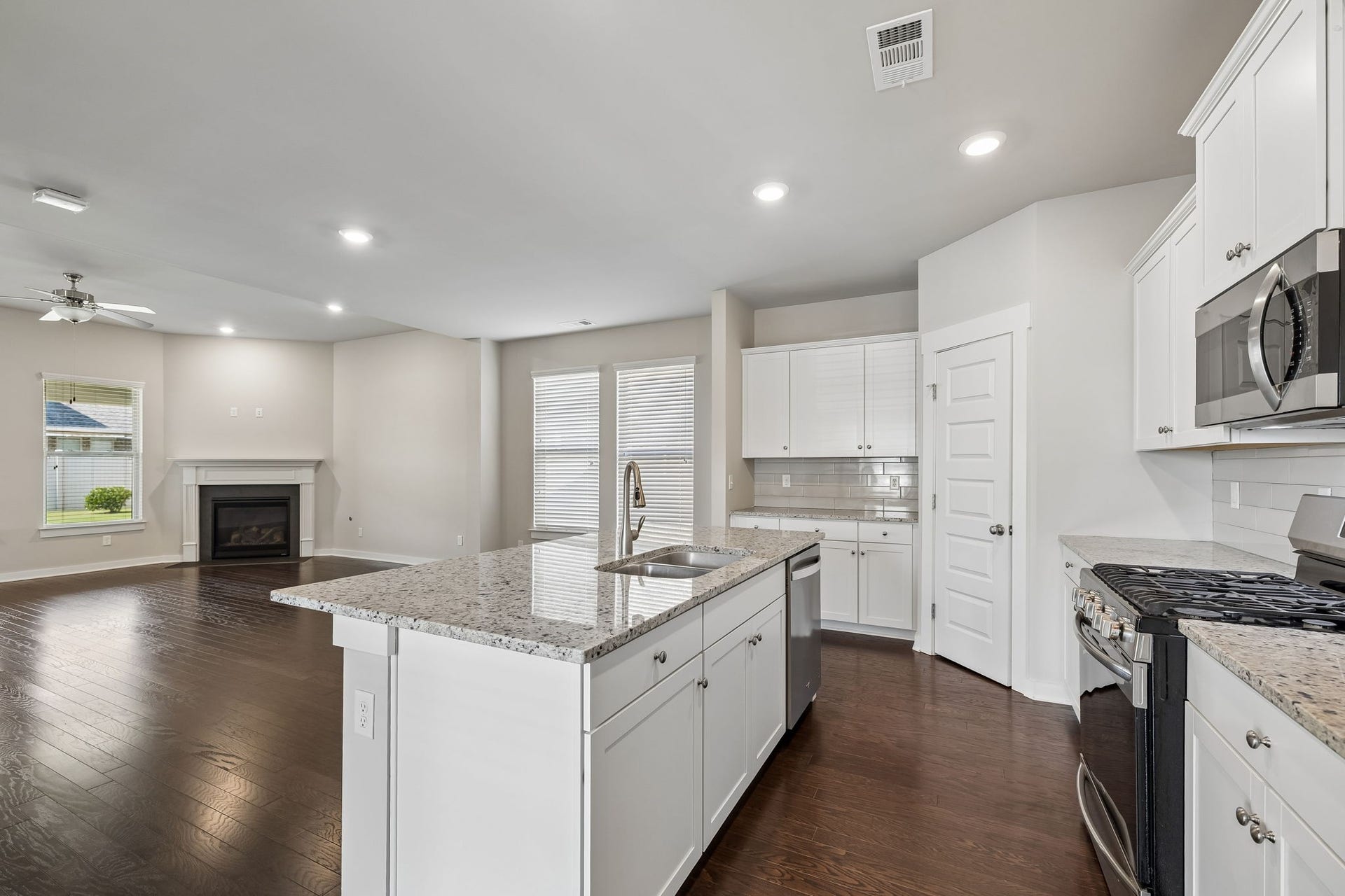 854 Sapphire Dr, Murfreesboro, TN 37128 854 Sapphire Dr, Murfreesboro, TN 37128
