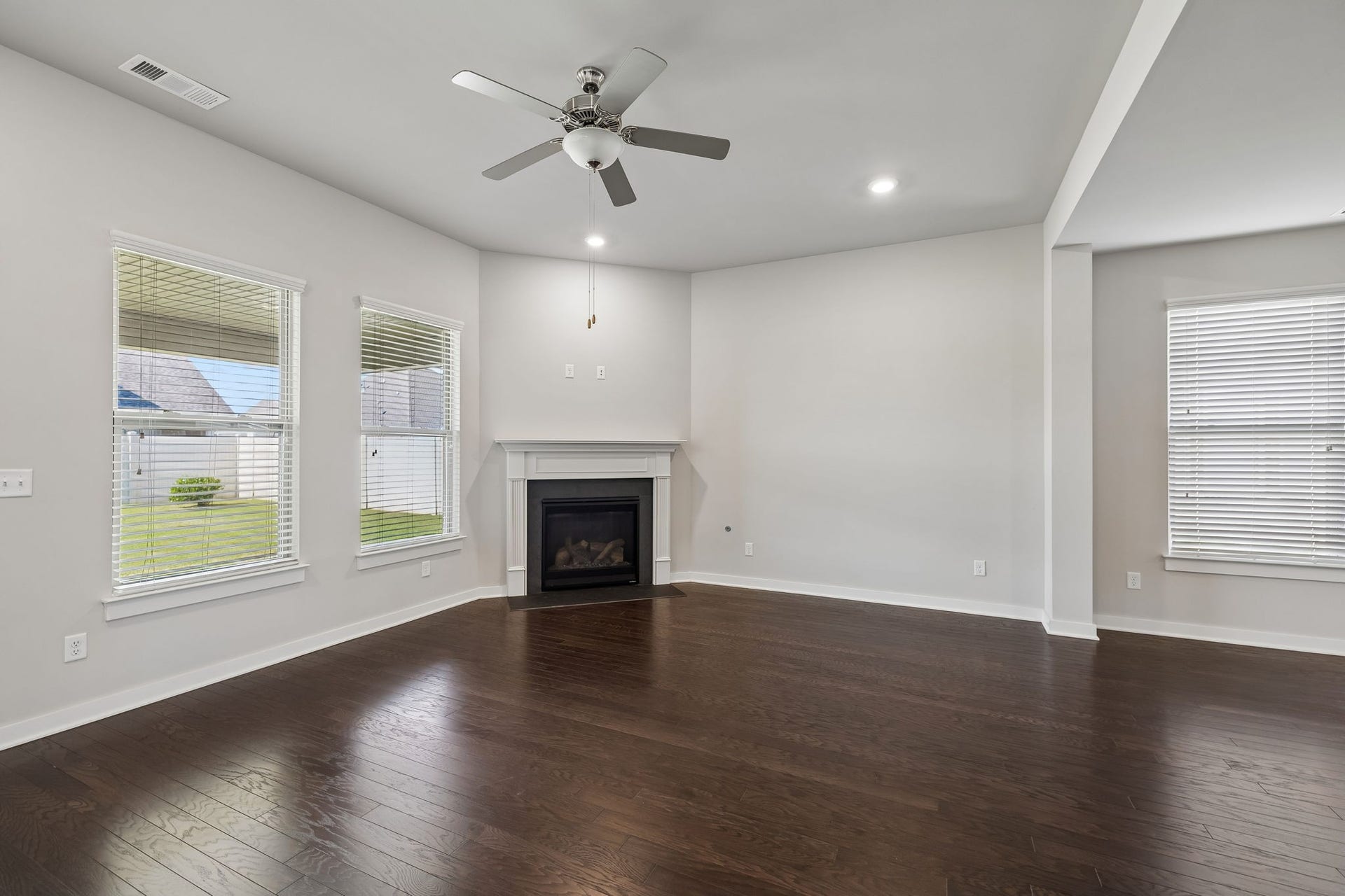 854 Sapphire Dr, Murfreesboro, TN 37128 854 Sapphire Dr, Murfreesboro, TN 37128