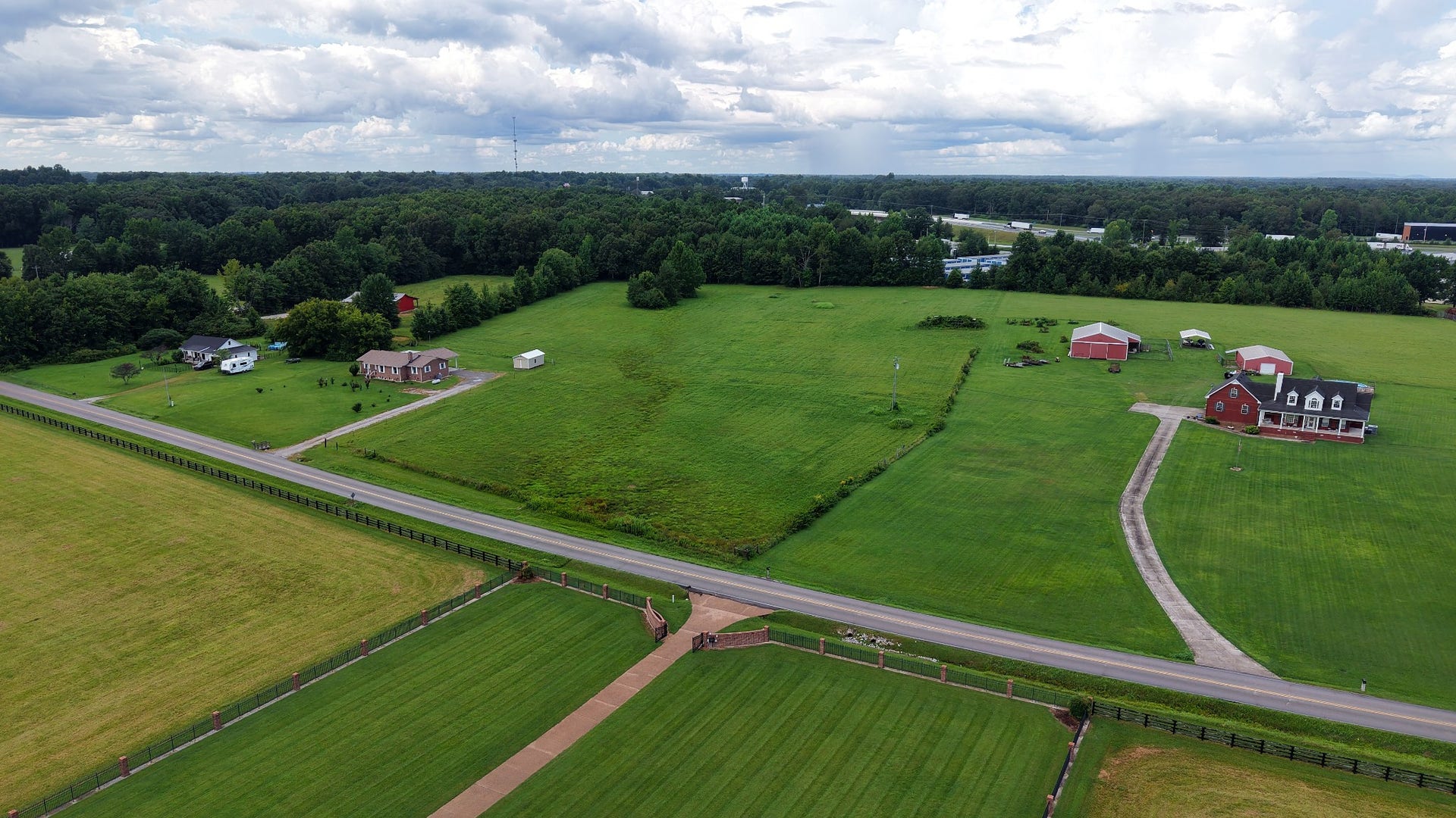 300 Sixteenth Model Rd, Manchester, TN 37355 300 Sixteenth Model Rd, Manchester, TN 37355