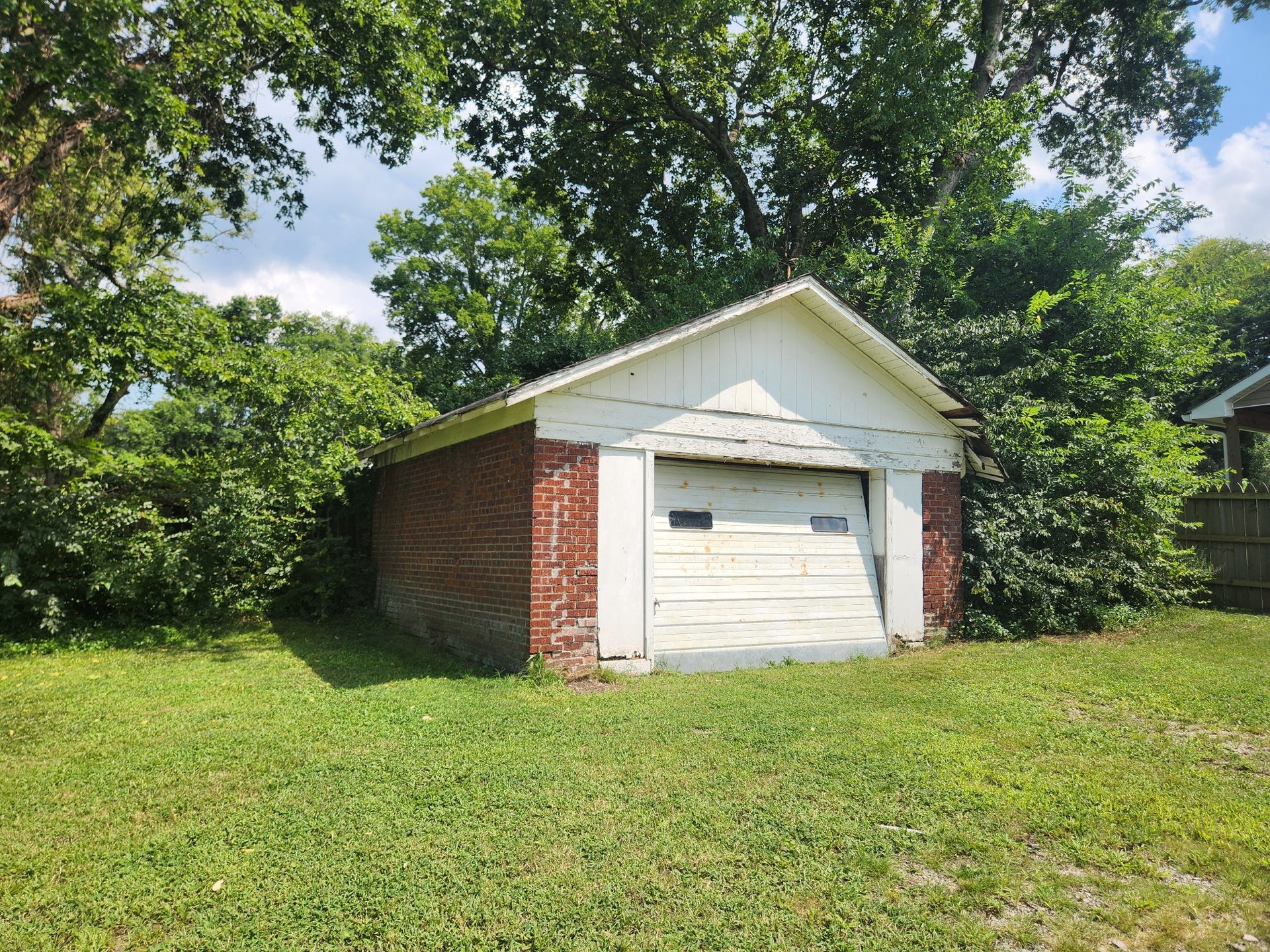 805 Blackburn Ln, Columbia, TN 38401 805 Blackburn Ln, Columbia, TN 38401