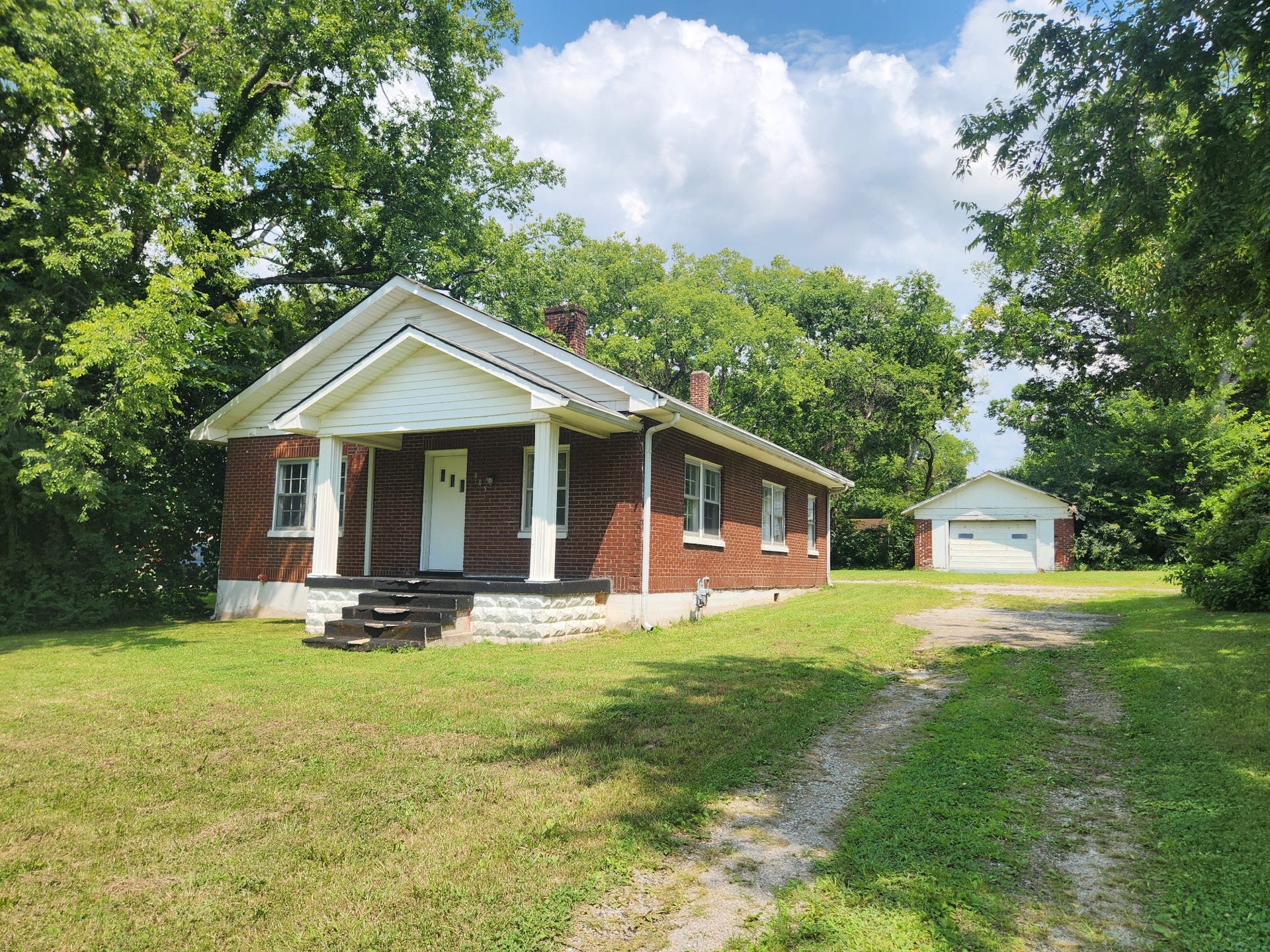 805 Blackburn Ln, Columbia, TN 38401 805 Blackburn Ln, Columbia, TN 38401