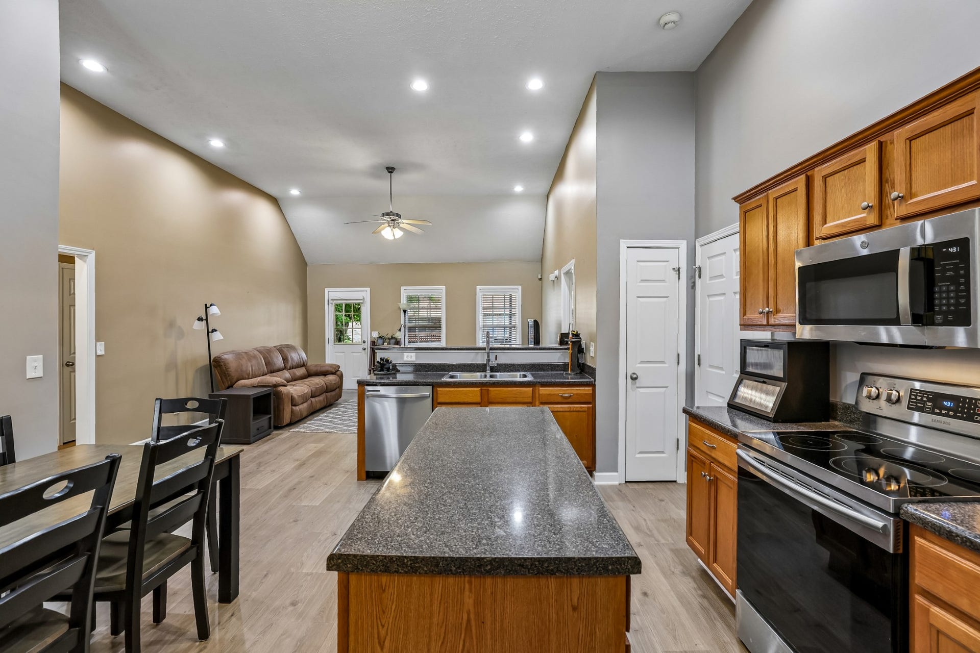 4620 Catalina Ct, Murfreesboro, TN 37128 4620 Catalina Ct, Murfreesboro, TN 37128