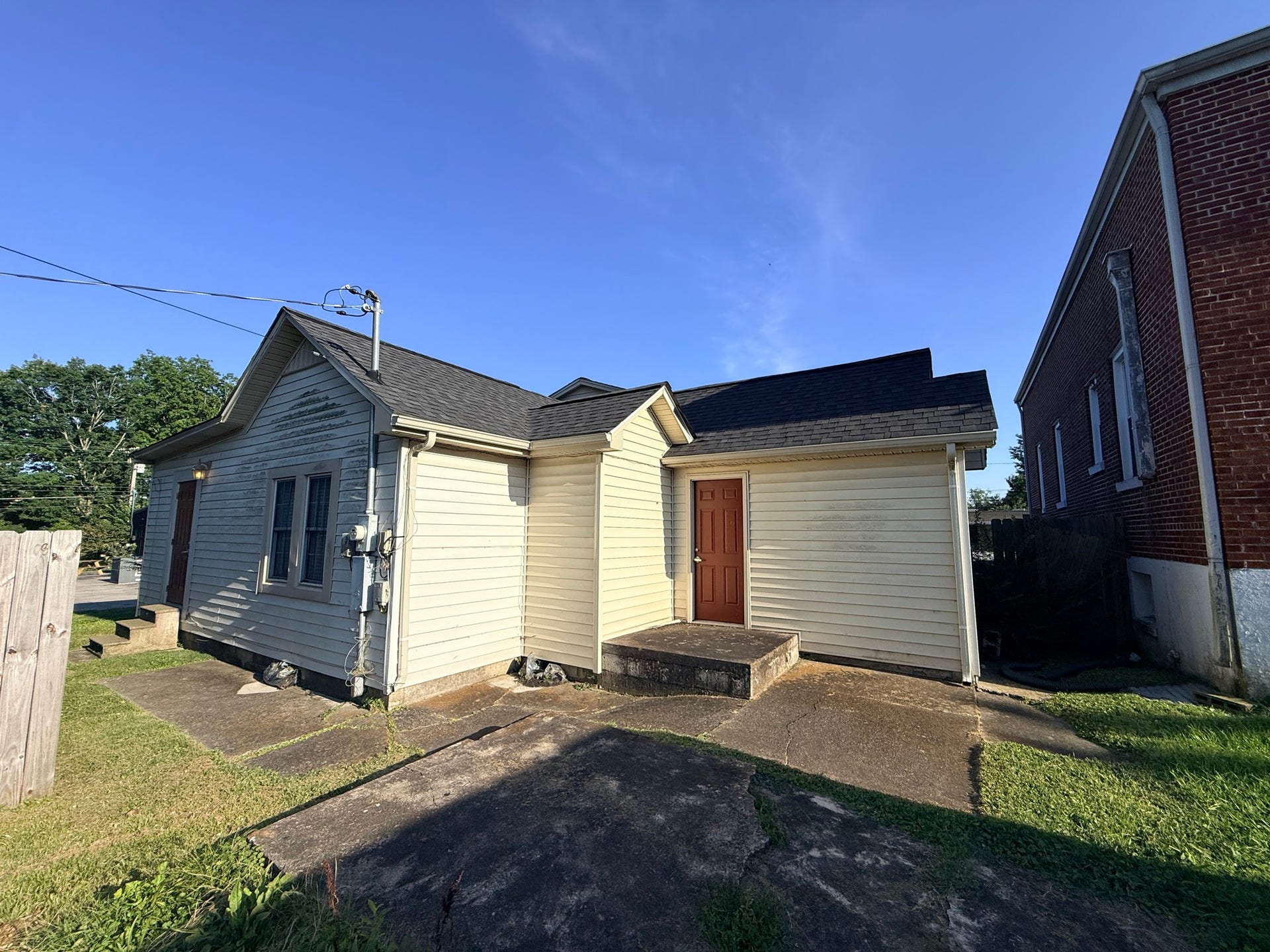119 E Fort St, Manchester, TN 37355 119 E Fort St, Manchester, TN 37355