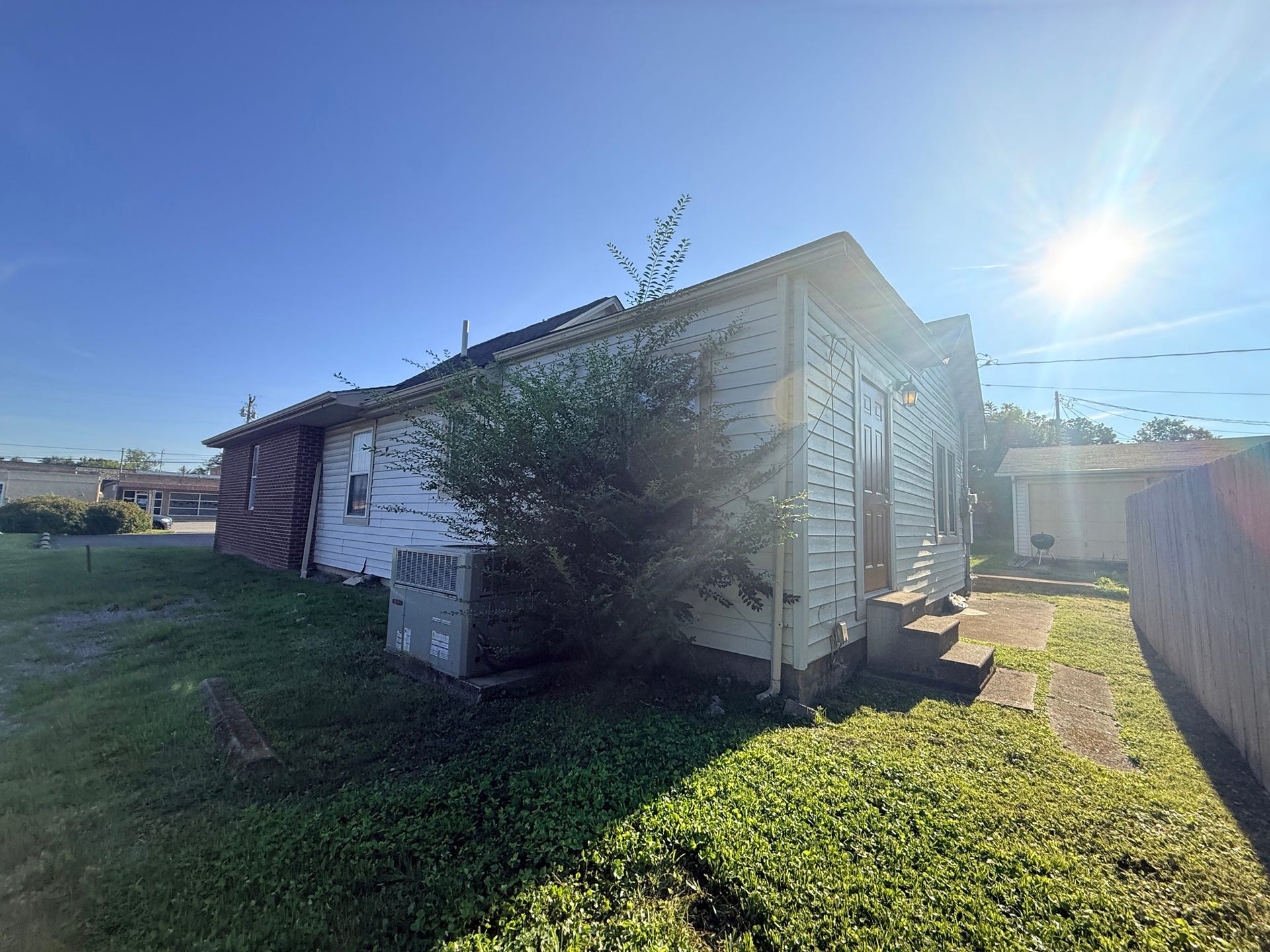 119 E Fort St, Manchester, TN 37355 119 E Fort St, Manchester, TN 37355