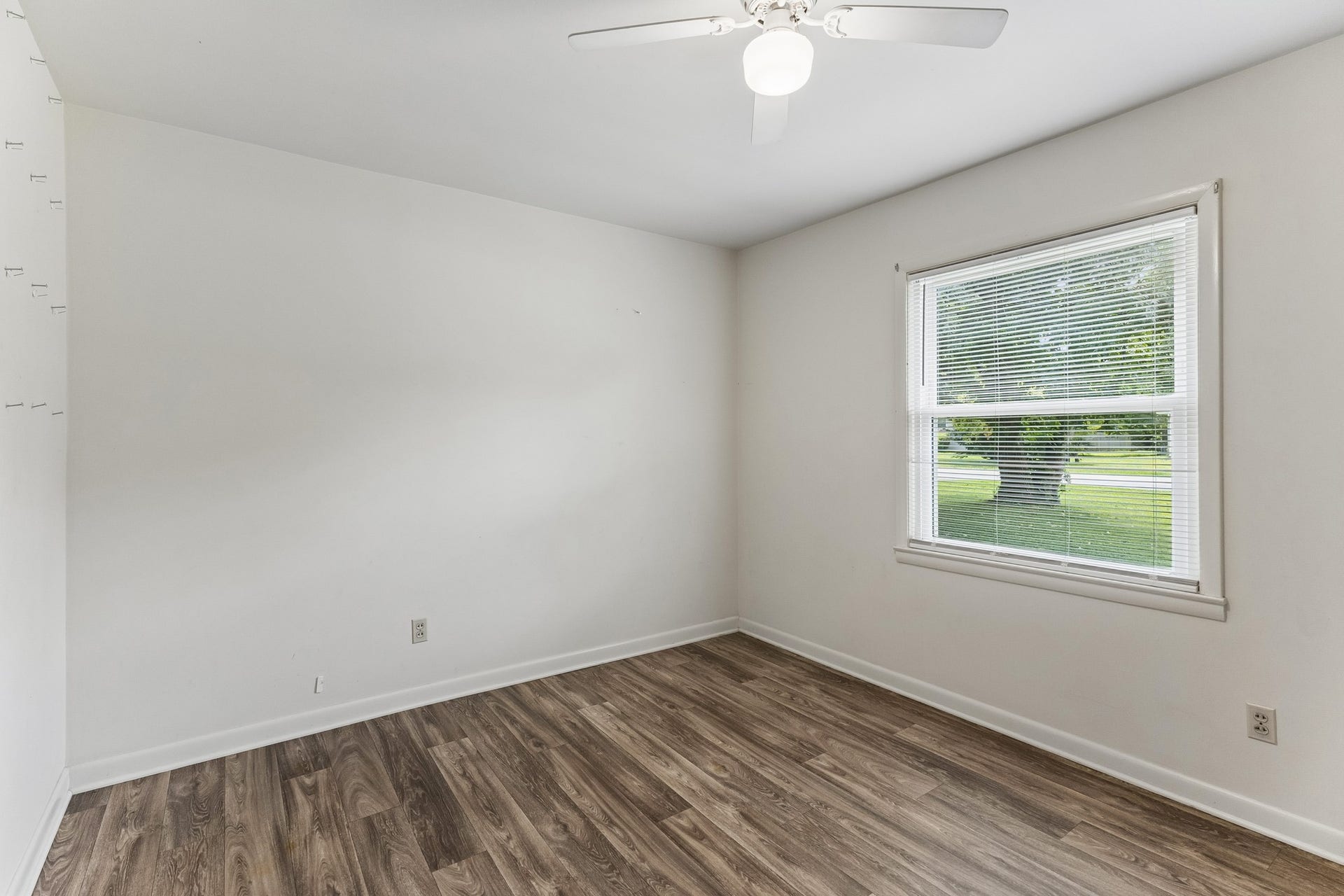 910 W Clark Blvd, Murfreesboro, TN 37129 910 W Clark Blvd, Murfreesboro, TN 37129