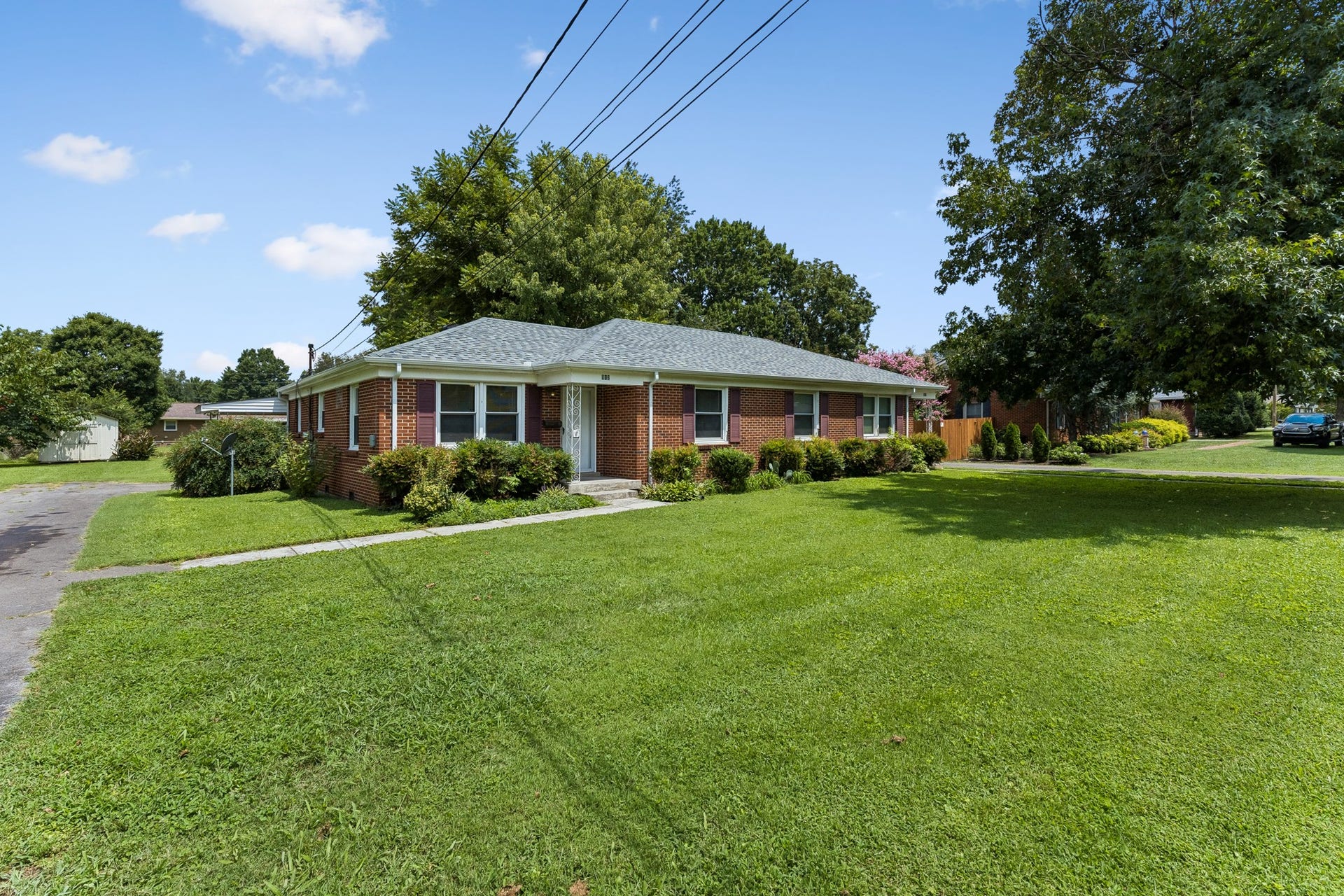 910 W Clark Blvd, Murfreesboro, TN 37129 910 W Clark Blvd, Murfreesboro, TN 37129