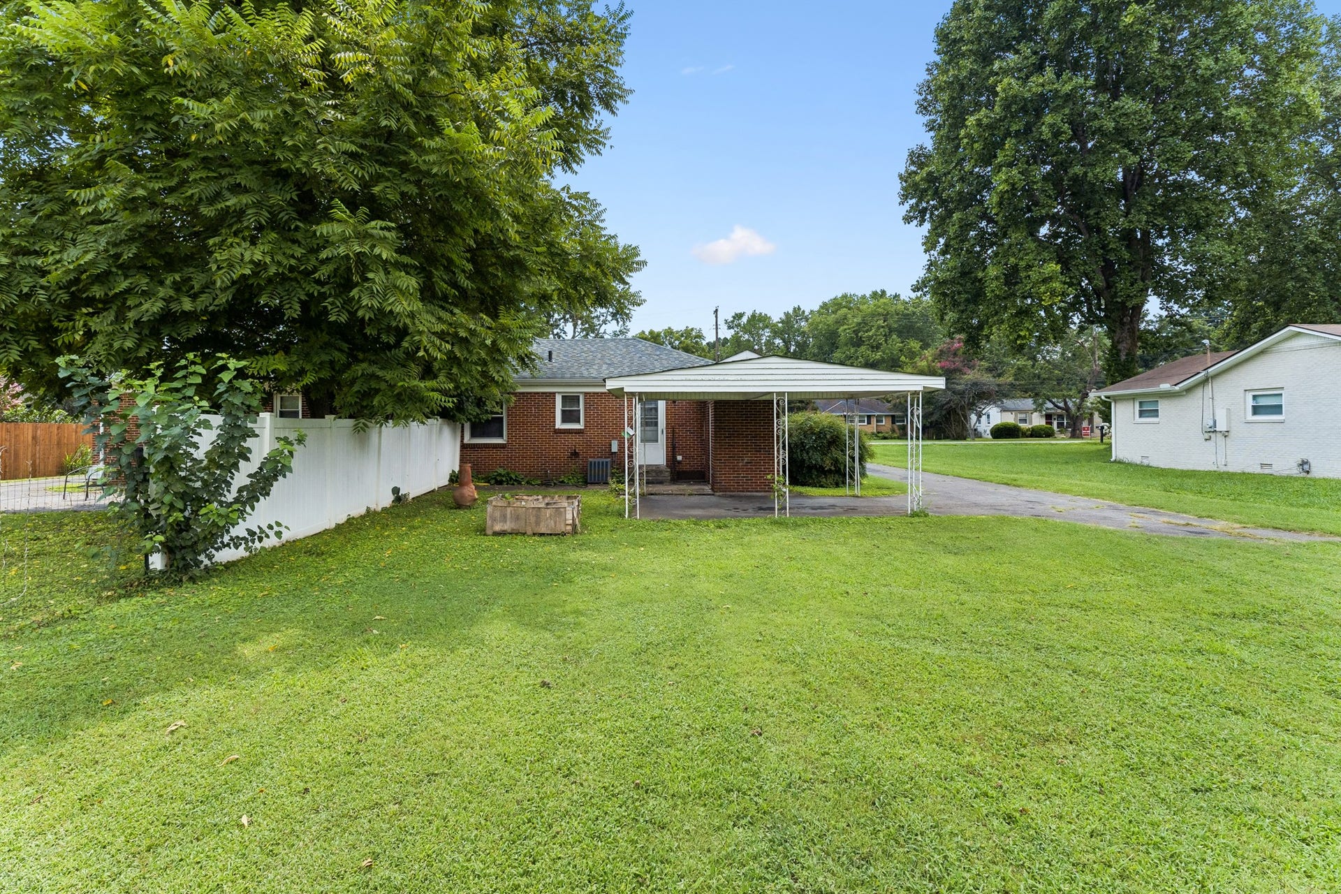910 W Clark Blvd, Murfreesboro, TN 37129 910 W Clark Blvd, Murfreesboro, TN 37129