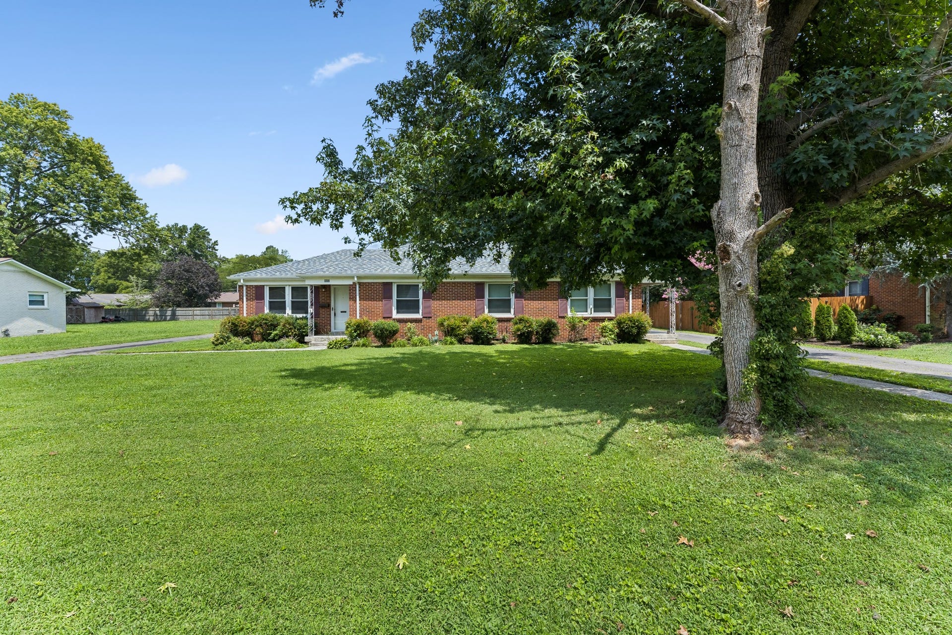 910 W Clark Blvd, Murfreesboro, TN 37129 910 W Clark Blvd, Murfreesboro, TN 37129