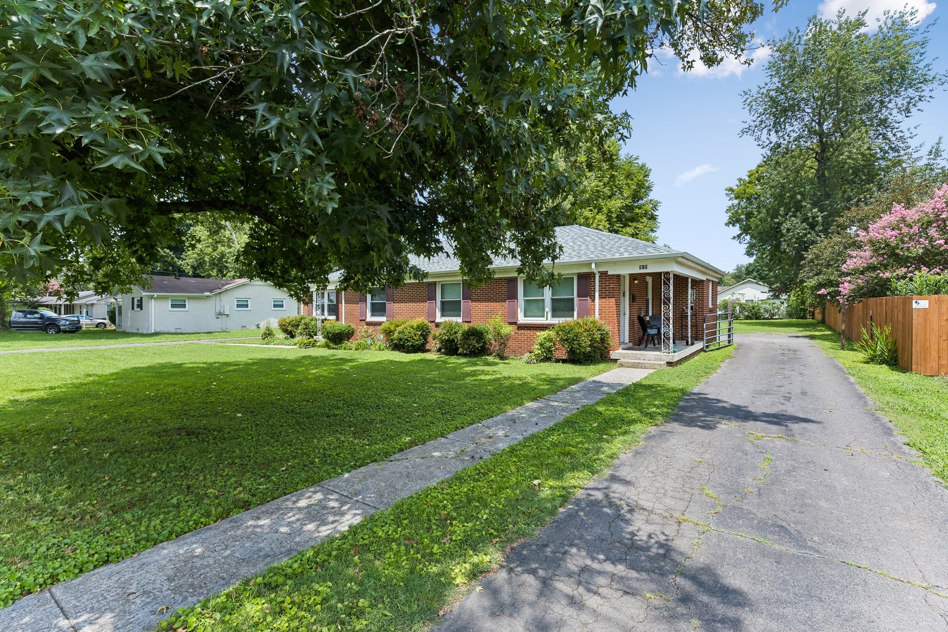 910 W Clark Blvd, Murfreesboro, TN 37129 910 W Clark Blvd, Murfreesboro, TN 37129