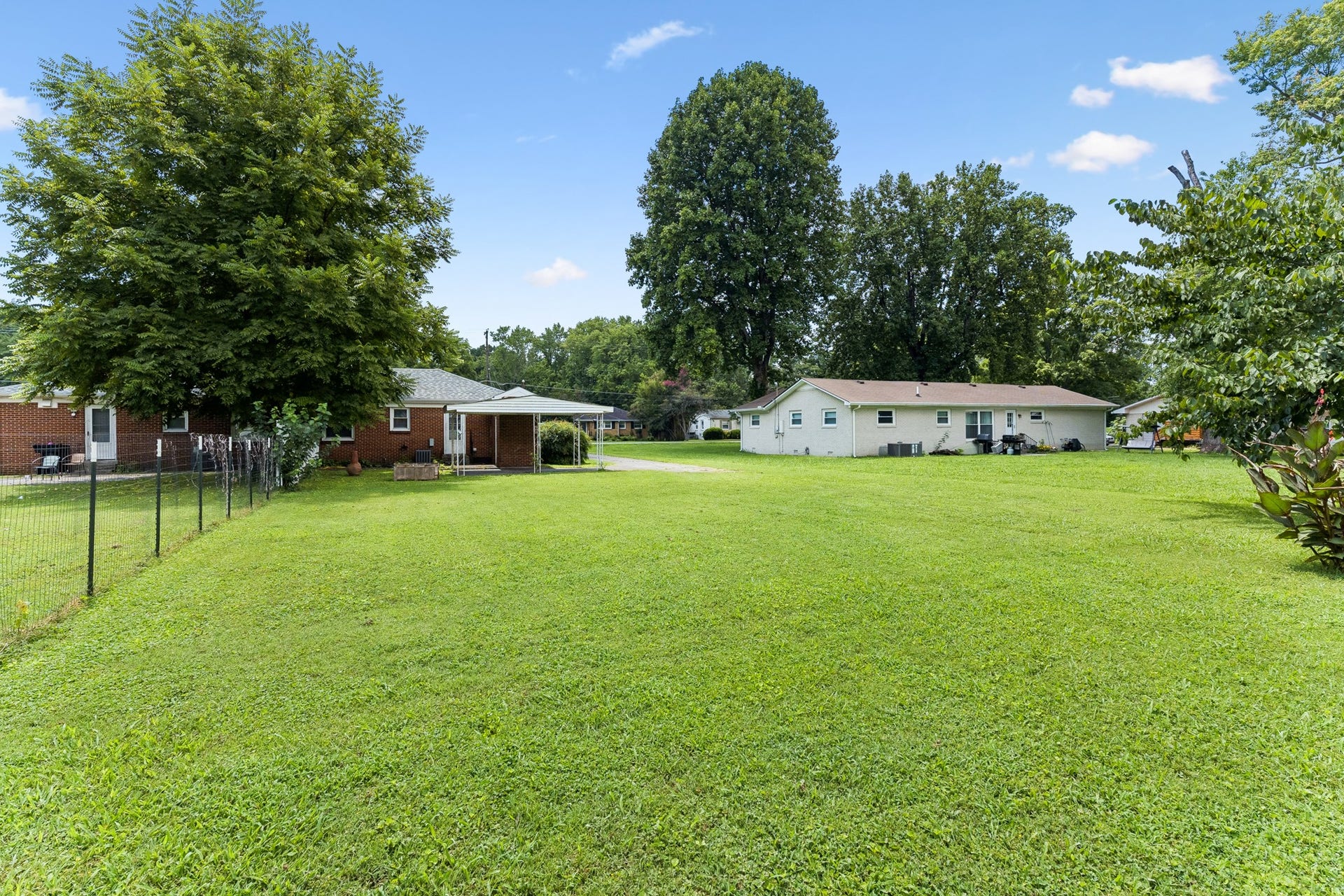 910 W Clark Blvd, Murfreesboro, TN 37129 910 W Clark Blvd, Murfreesboro, TN 37129