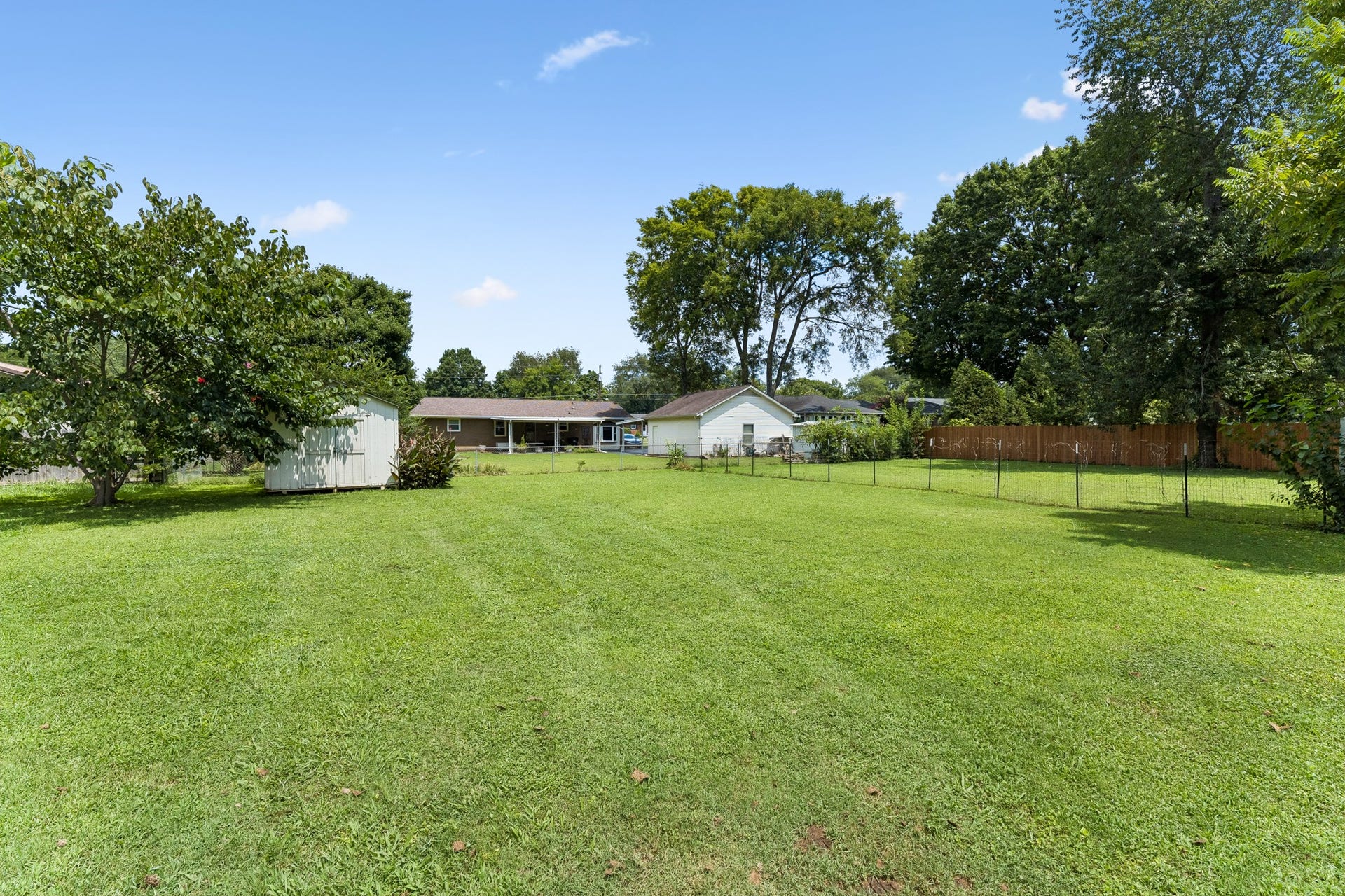 910 W Clark Blvd, Murfreesboro, TN 37129 910 W Clark Blvd, Murfreesboro, TN 37129