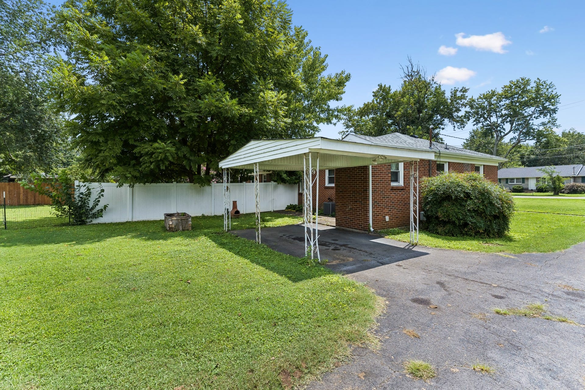 910 W Clark Blvd, Murfreesboro, TN 37129 910 W Clark Blvd, Murfreesboro, TN 37129