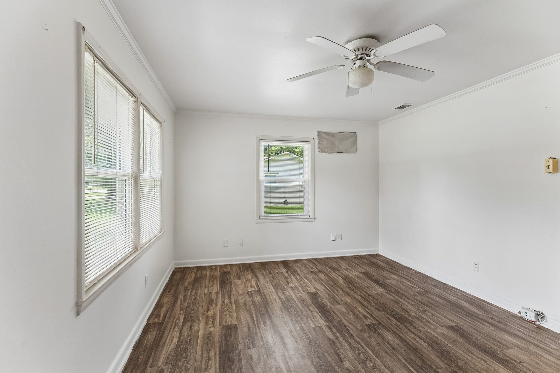 910 W Clark Blvd, Murfreesboro, TN 37129 910 W Clark Blvd, Murfreesboro, TN 37129