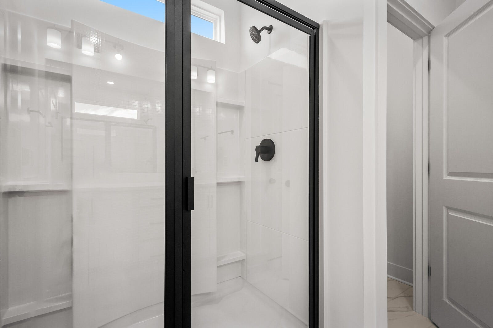 3529 Winterfell Drive, Murfreesboro, TN 37129 Large walk-in shower with transom window
