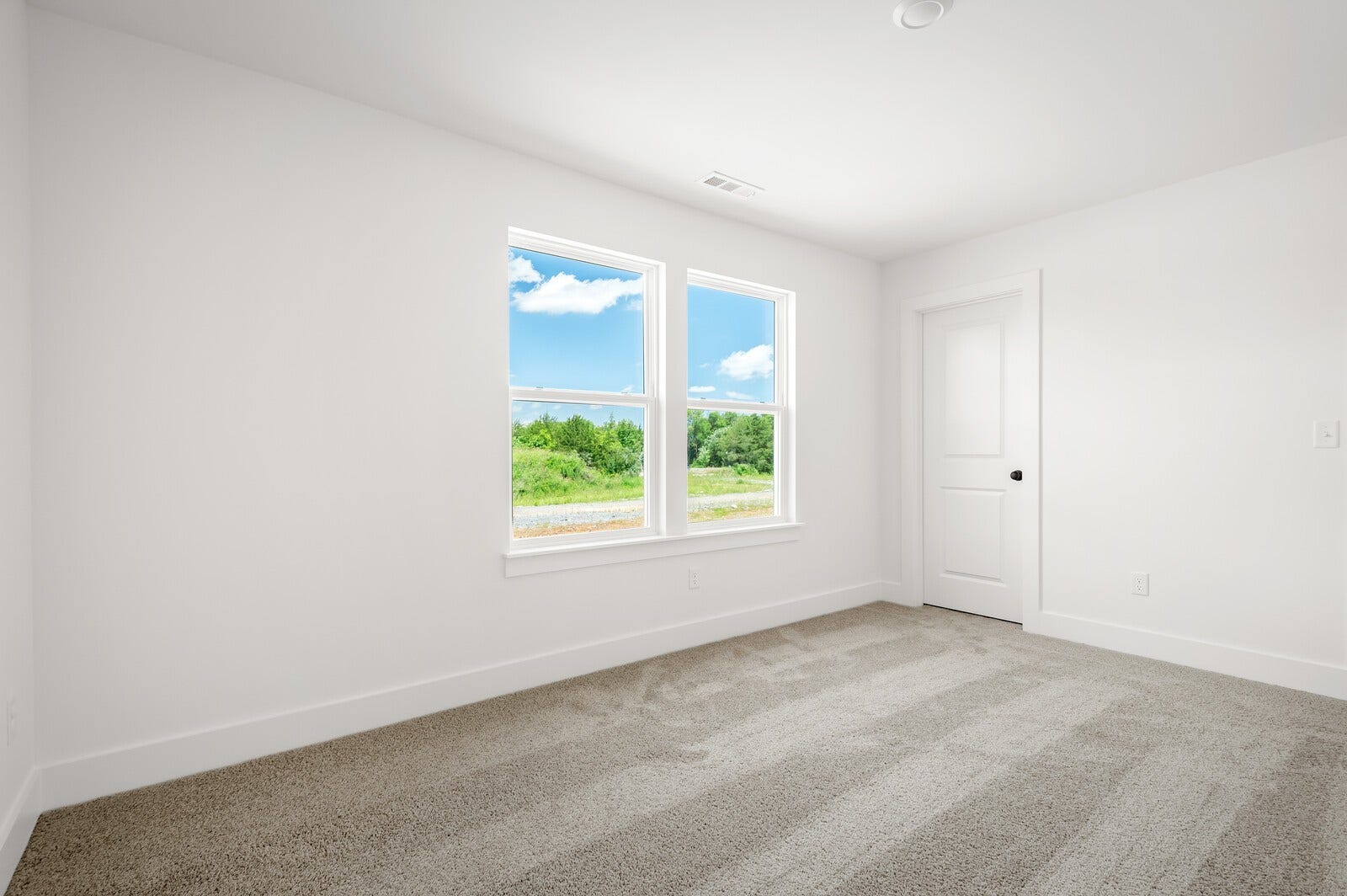 3529 Winterfell Drive, Murfreesboro, TN 37129 Bedroom #4 also features a large walk-in closet!