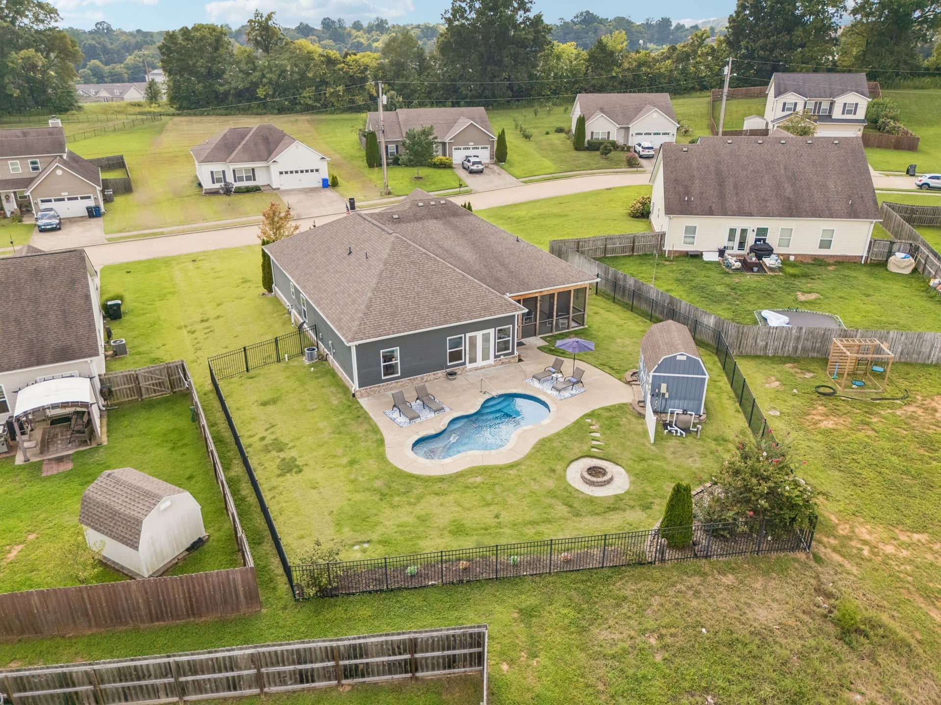 2204 Bee Hive Dr, Columbia, TN 38401 2204 Bee Hive Dr, Columbia, TN 38401