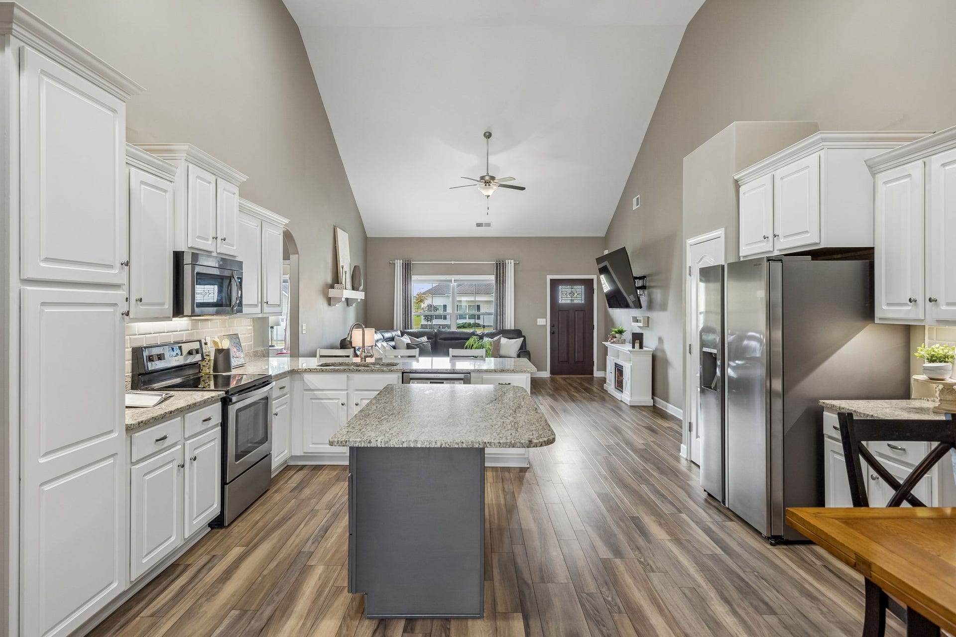 2204 Bee Hive Dr, Columbia, TN 38401 2204 Bee Hive Dr, Columbia, TN 38401