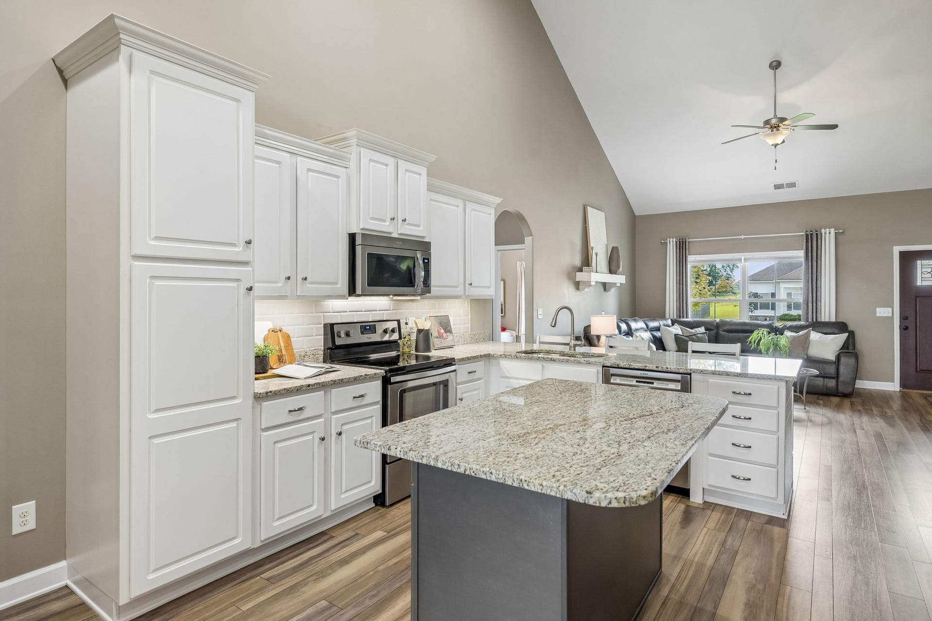 2204 Bee Hive Dr, Columbia, TN 38401 2204 Bee Hive Dr, Columbia, TN 38401