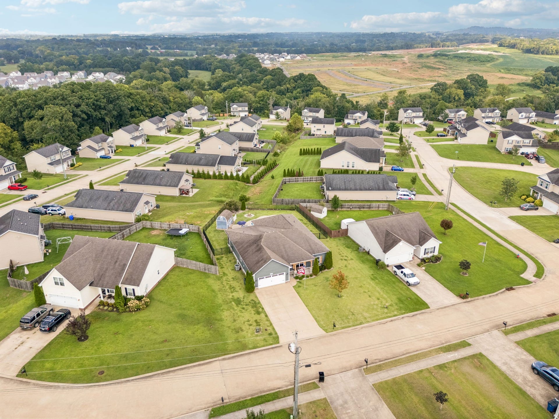 2204 Bee Hive Dr, Columbia, TN 38401 2204 Bee Hive Dr, Columbia, TN 38401