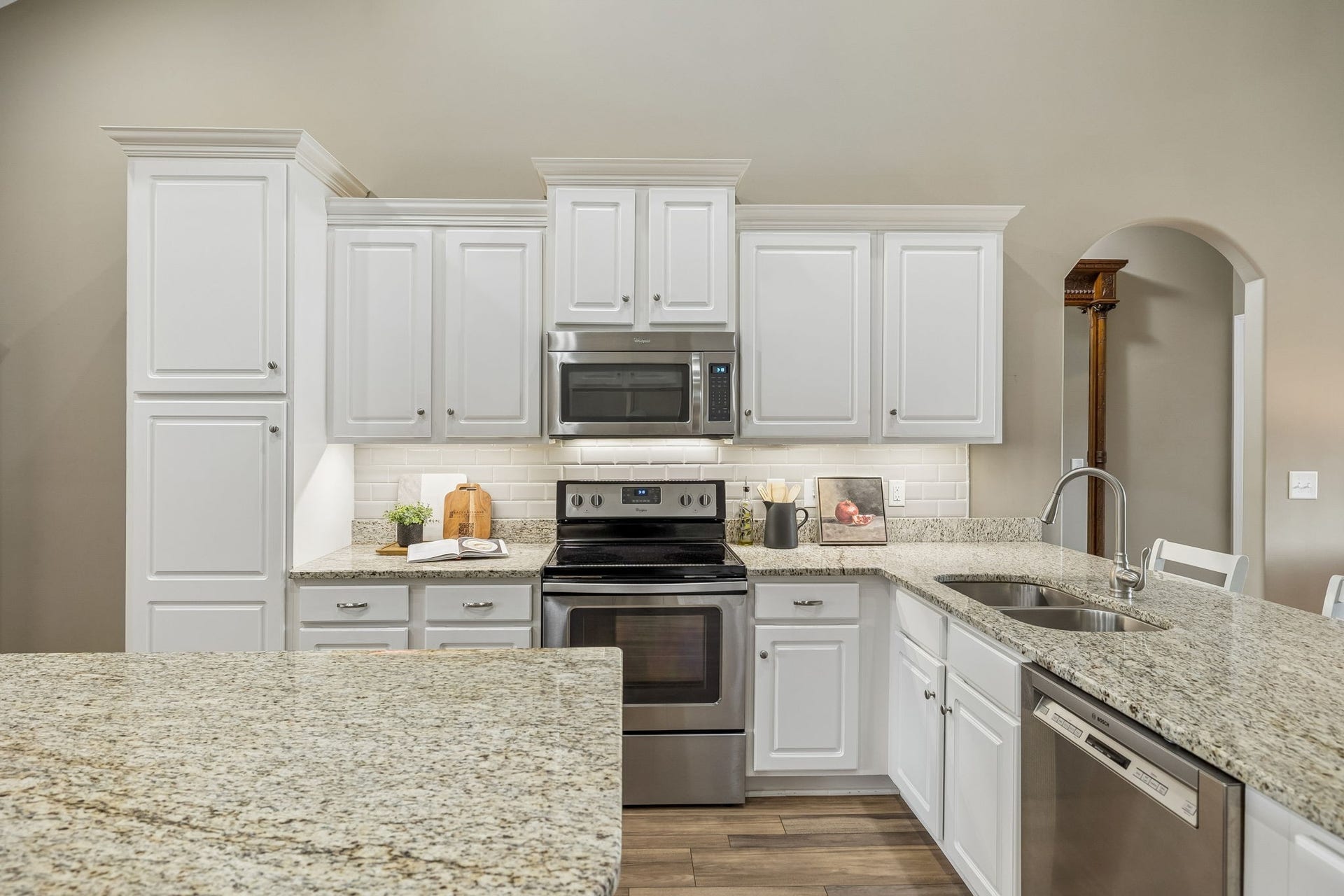 2204 Bee Hive Dr, Columbia, TN 38401 2204 Bee Hive Dr, Columbia, TN 38401