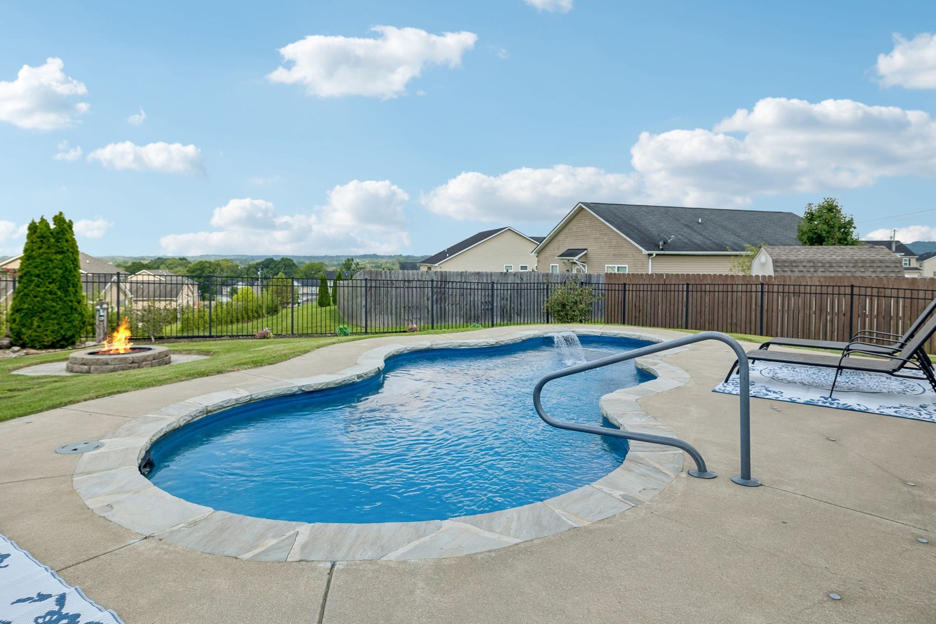 2204 Bee Hive Dr, Columbia, TN 38401 2204 Bee Hive Dr, Columbia, TN 38401