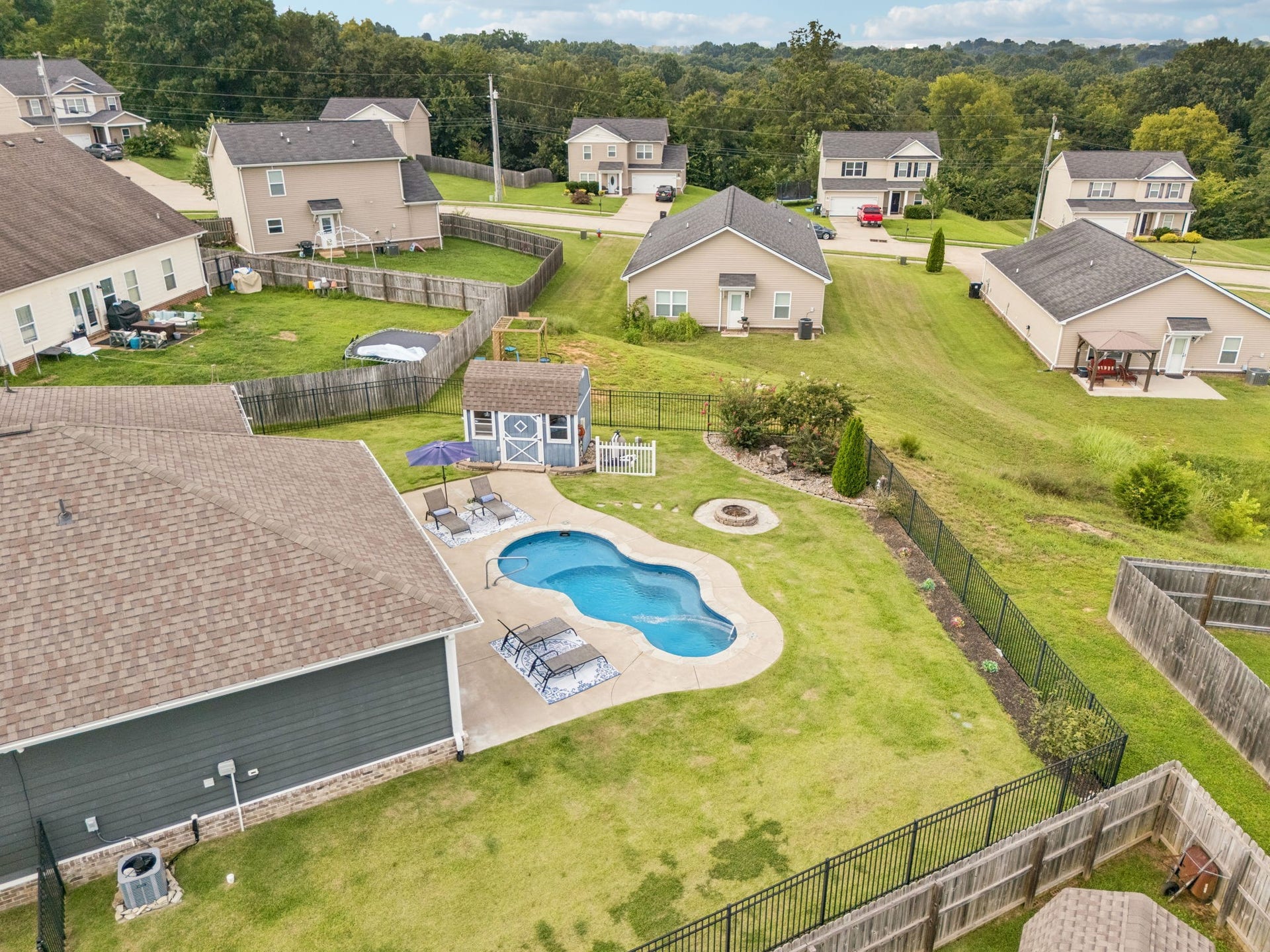 2204 Bee Hive Dr, Columbia, TN 38401 2204 Bee Hive Dr, Columbia, TN 38401