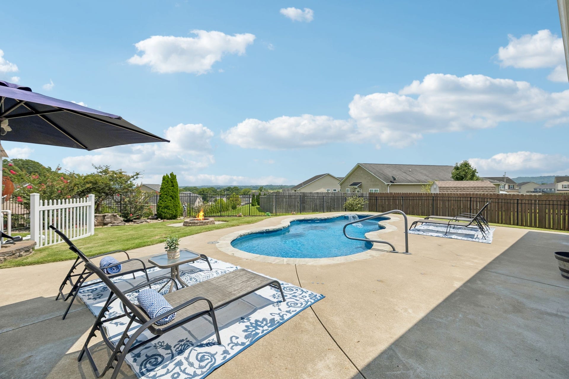 2204 Bee Hive Dr, Columbia, TN 38401 2204 Bee Hive Dr, Columbia, TN 38401