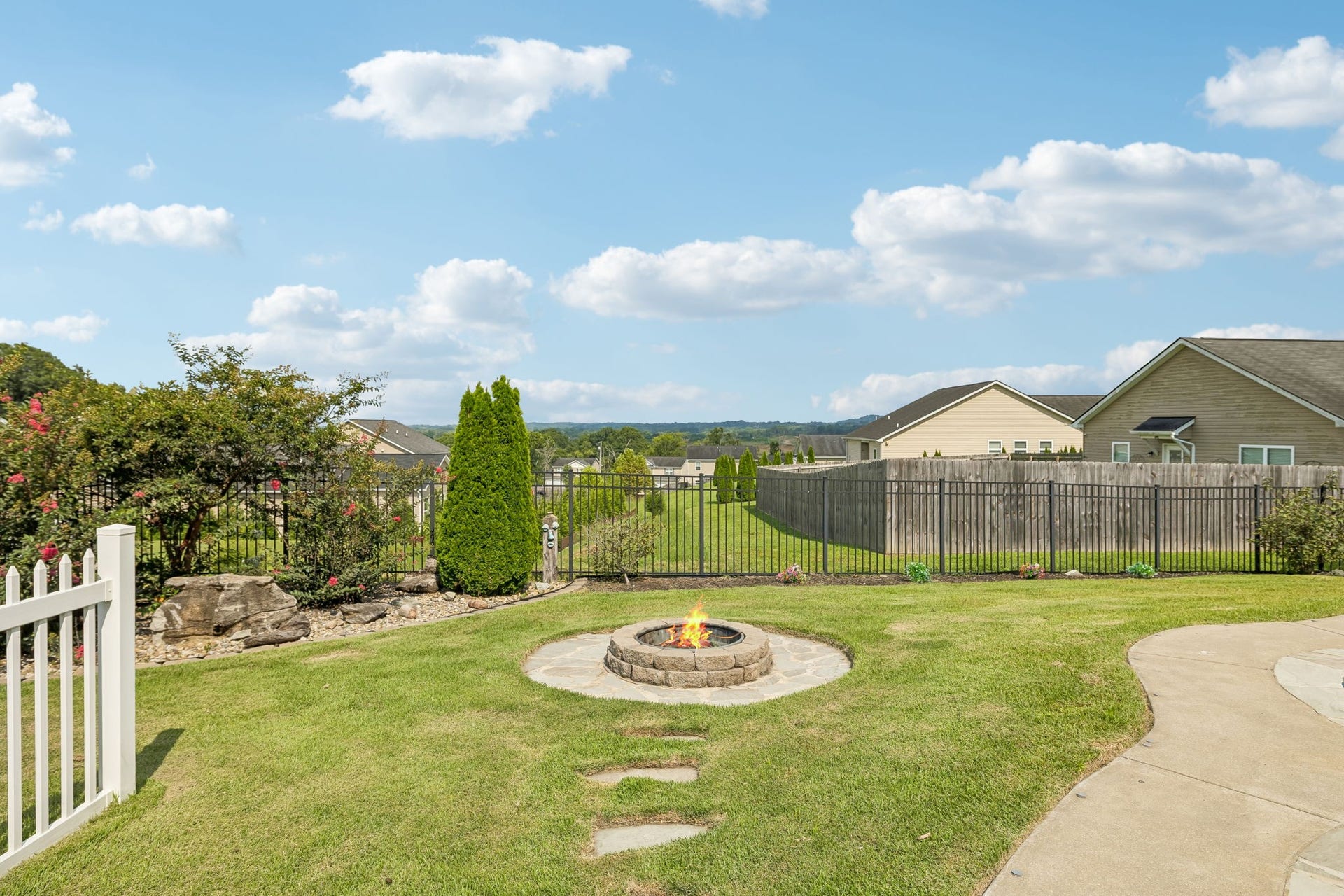 2204 Bee Hive Dr, Columbia, TN 38401 2204 Bee Hive Dr, Columbia, TN 38401