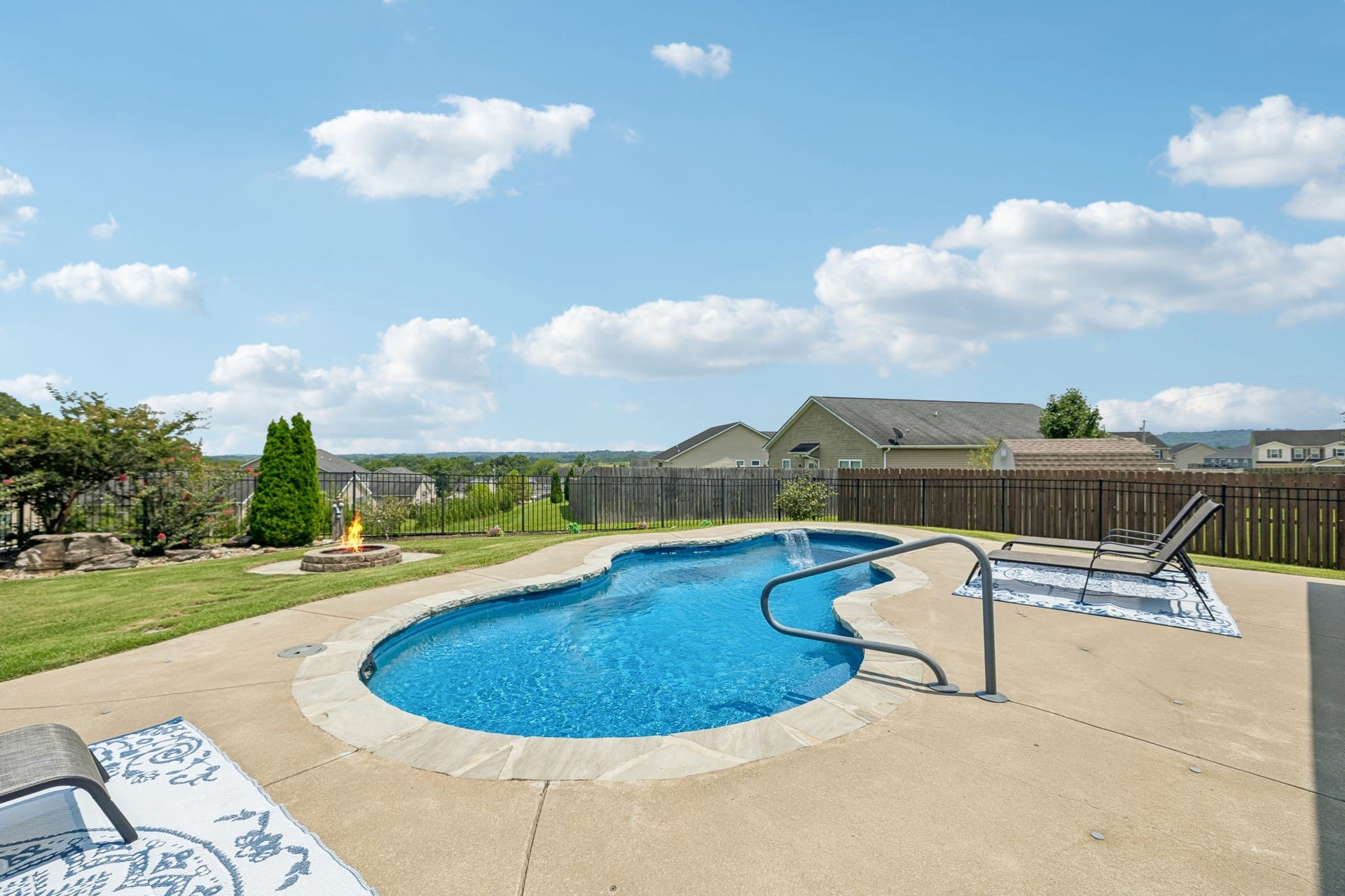 2204 Bee Hive Dr, Columbia, TN 38401 2204 Bee Hive Dr, Columbia, TN 38401