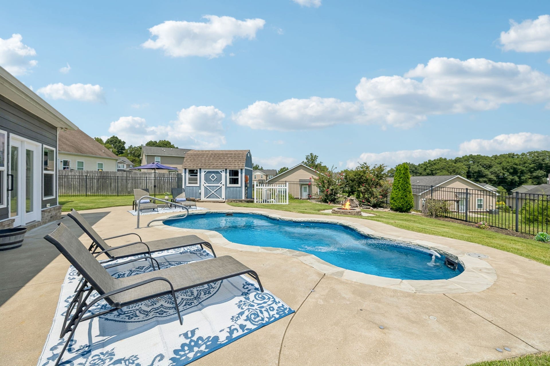 2204 Bee Hive Dr, Columbia, TN 38401 2204 Bee Hive Dr, Columbia, TN 38401