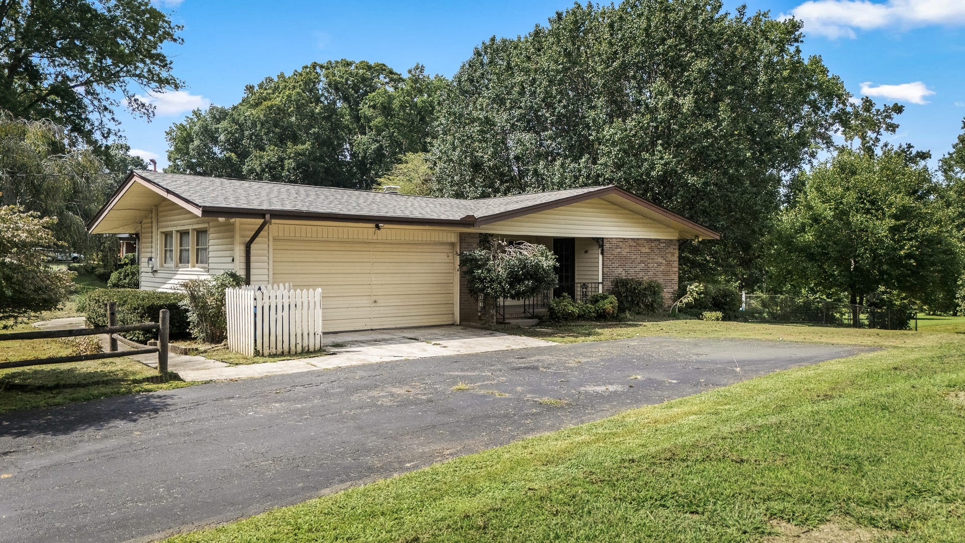 42 Hillwood Cir, Manchester, TN 37355 42 Hillwood Cir, Manchester, TN 37355
