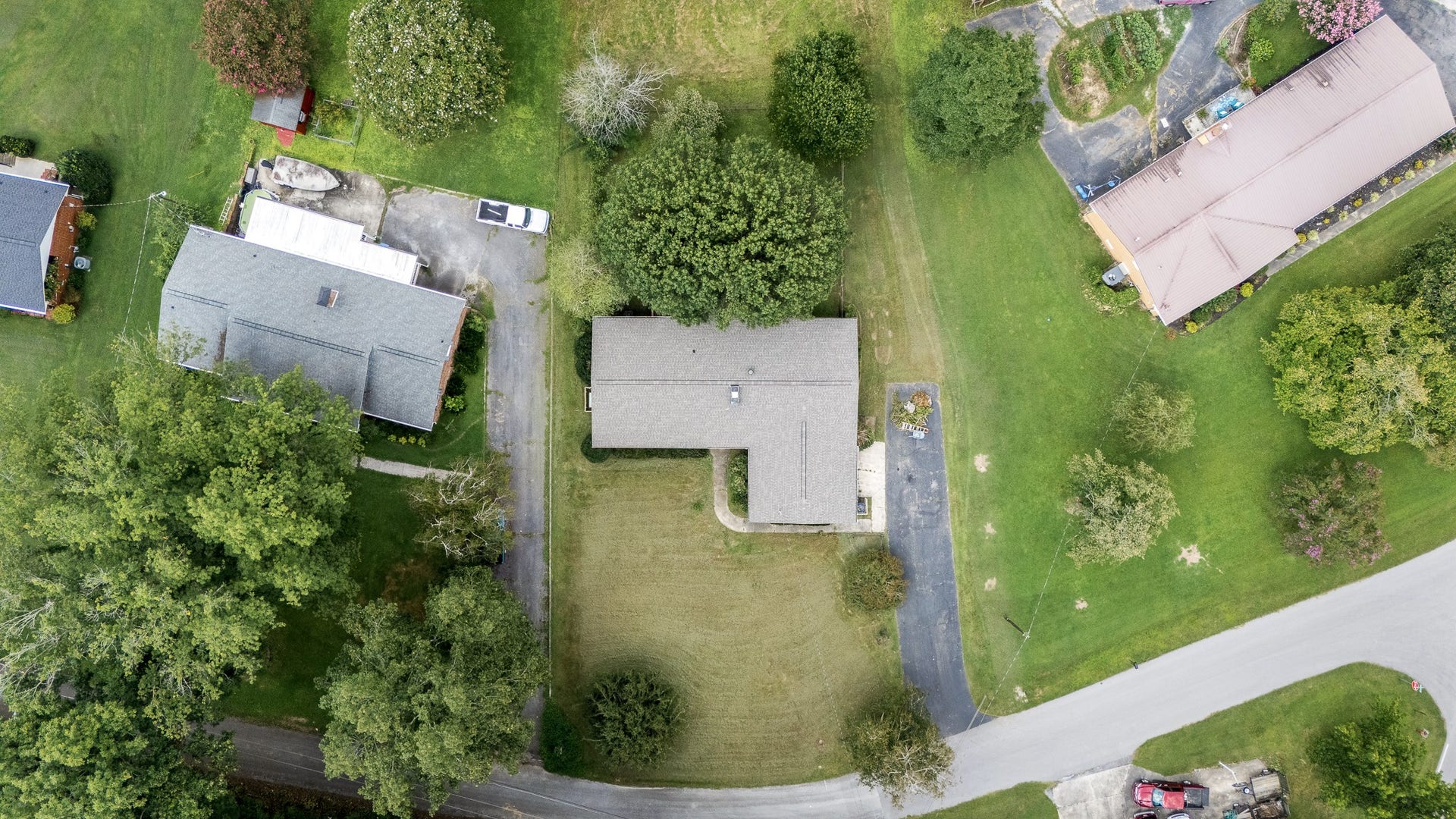 42 Hillwood Cir, Manchester, TN 37355 42 Hillwood Cir, Manchester, TN 37355