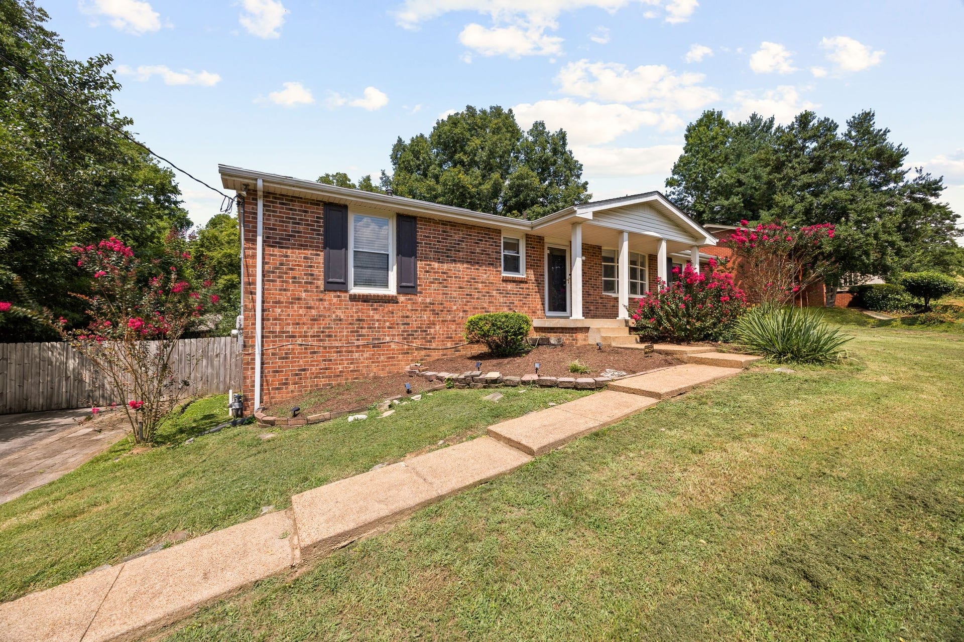 632 Harpeth Bend Dr, Nashville, TN 37221 632 Harpeth Bend Dr, Nashville, TN 37221