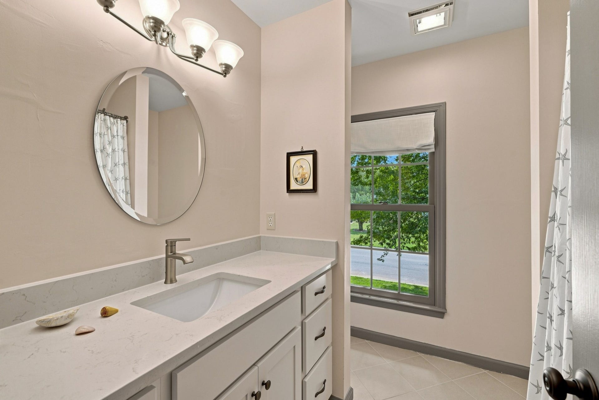 830 Banner Dr, Murfreesboro, TN 37129 On suite for the second primary bedroom on the 2nd level.