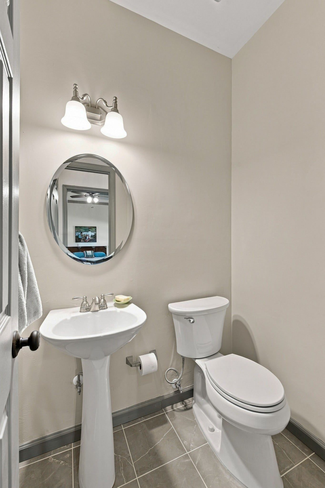 830 Banner Dr, Murfreesboro, TN 37129 Half bathroom on main level with new tile