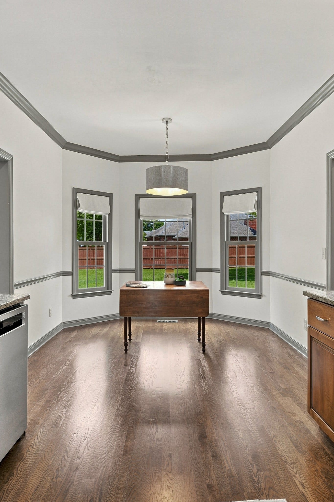 830 Banner Dr, Murfreesboro, TN 37129 Kitchen eating area for morning coffee and casual diners.